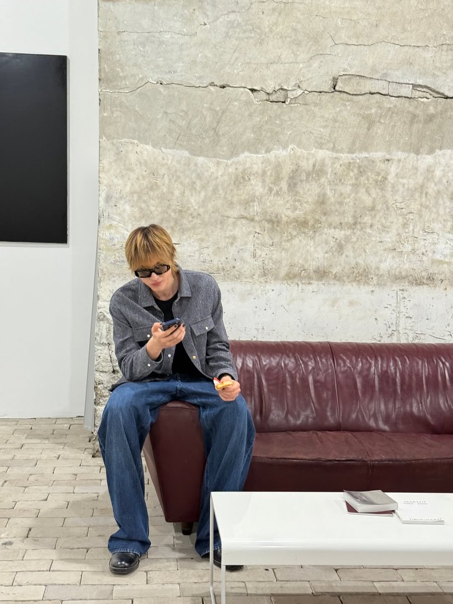 cara tweet media