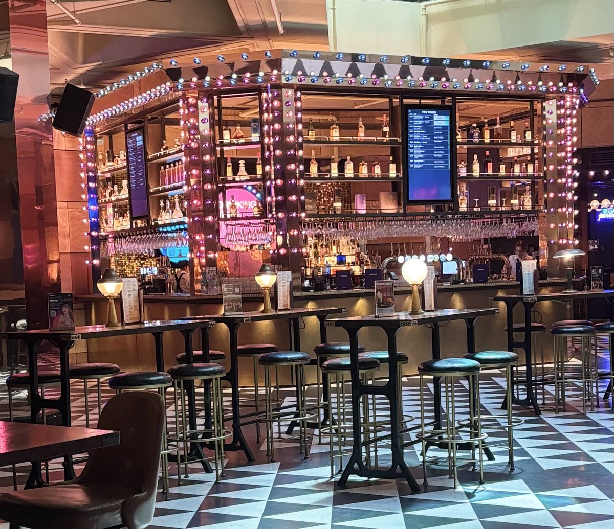JanGoodeve's tweet photo. @DailyPicTheme2 Love a nice bar #DailyPictureTheme https://t.co/5lmXPRn7t9