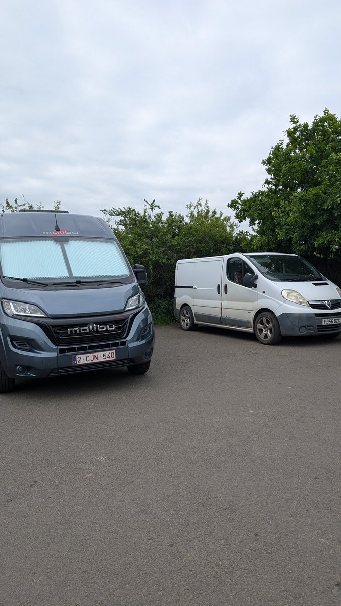 mungbeanmojee's tweet photo. @edinhelp 4 campervan overnighting at the Black ford hill carpark. They are large and making parking to enjoy the hill problematic . I don't know what they are doing with human waste. The car park is not a campervan park https://t.co/2S43PYyFWB