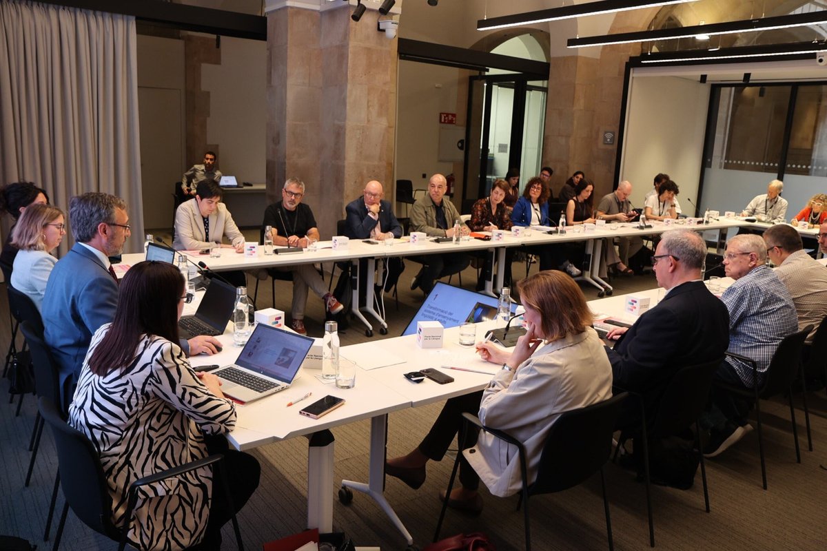 elciemen's tweet photo. Des del CIEMEN valorem positivament la creació de l’Oficina de Protecció de Drets Lingüístics, però l’emergència lingüística exigeix plans de xoc immediats per garantir cursos de català, atenció en català i plans locals de promoció de la llengua.

📲https://t.co/vtp5sttEfU https://t.co/jillvtsm1W