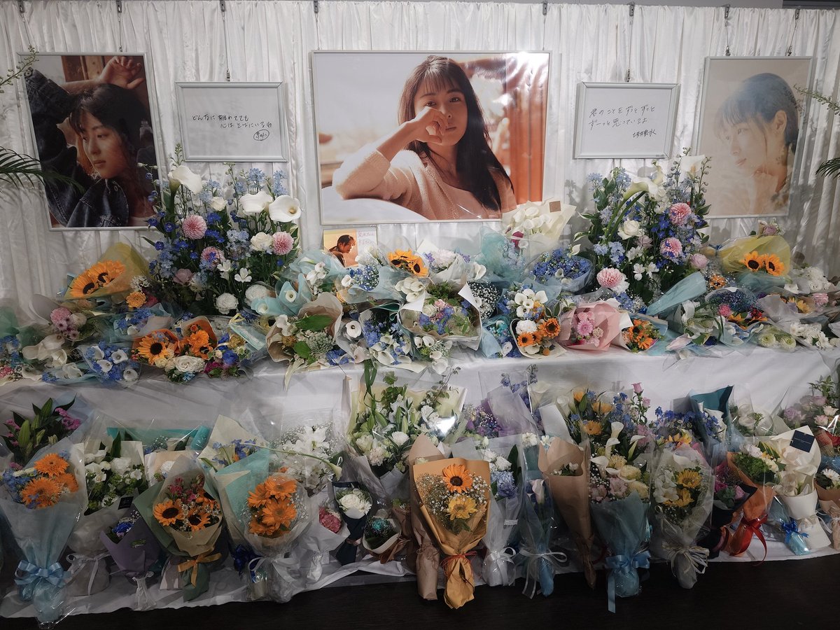 mntax1's tweet photo. ZARDの坂井さんが旅立たれて19年　今年も鳥居坂に献花に詣りました　合掌　　#ZARD  #坂井泉水 https://t.co/Jj8zXGyZlf