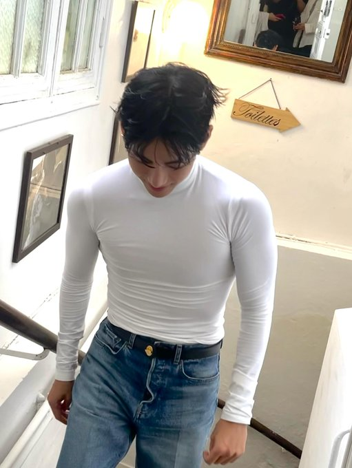 thvgaggedme's tweet photo. that body of yours is absurd kim https://t.co/NjFQVJvNk5