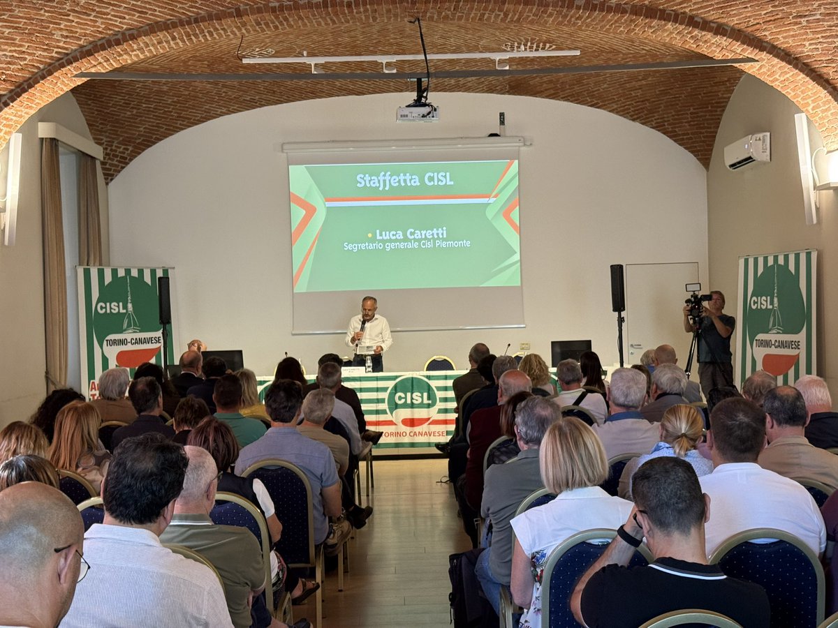 CislPiemonte's tweet photo. Povertà e industria al centro della terza tappa della Staffetta Cisl Piemonte - Territori in dialogo, in corso al Salotto delle Idee del Collegio Artigianelli di Torino. Introducono i lavori dell’iniziativa, dal titolo “Un’alleanza per il futuro di Torino”, il segretario generale Cisl Piemonte Luca Caretti e l’economista Mauro Zangola. Seguono due panel tematici coordinati dalla segretaria regionale Cisl Piemonte Cristina Maccari. Al primo partecipano William Revello (Fondazione Ufficio Pio), Elide Tisi (Caritas Torino), Antonio Sansone (Fondazione Don Mario Operti) e l’Assessore alle Politiche sociali del Comune di Torino Jacopo Rosatelli. Il secondo coinvolge la Vicesindaca di Torino Michela Favaro, il Vicepresidente della Regione Piemonte, Maurizio Marrone, l’Assessore regionale all’Industria e allo Sviluppo, Andrea Tronzano e il Presidente Gruppo Giovani dell’Unione Industriali Torino, Federico Sandrone. Conclude i lavori il segretario generale Cisl Torino Canavese Giuseppe Filippone.