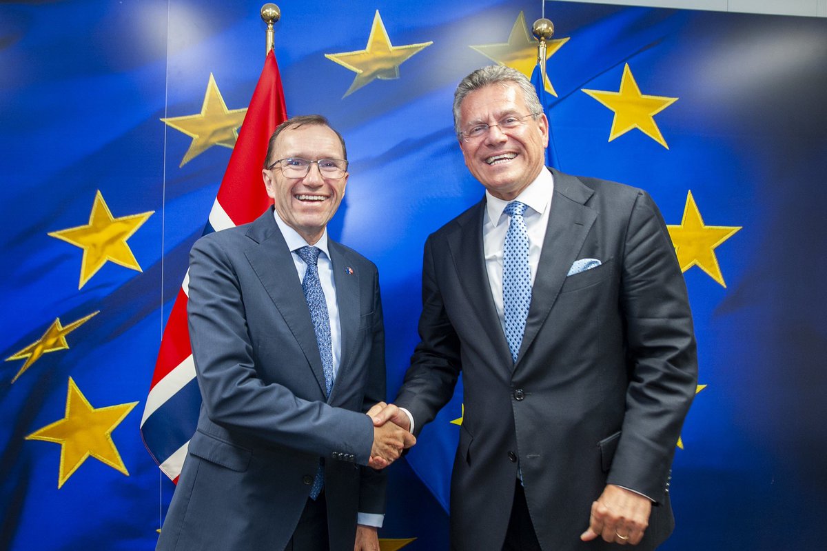 EspenBarthEide's tweet photo. Economic security is high on the agenda for both Norway and the EU. Together with Commissioner @MarosSefcovic, we discussed how to ensure close cooperation and dialogue going forward. Trade, tariffs and energy can no longer be seen separately from security policy 🇳🇴🇪🇺 https://t.co/1cMKGVsb5u