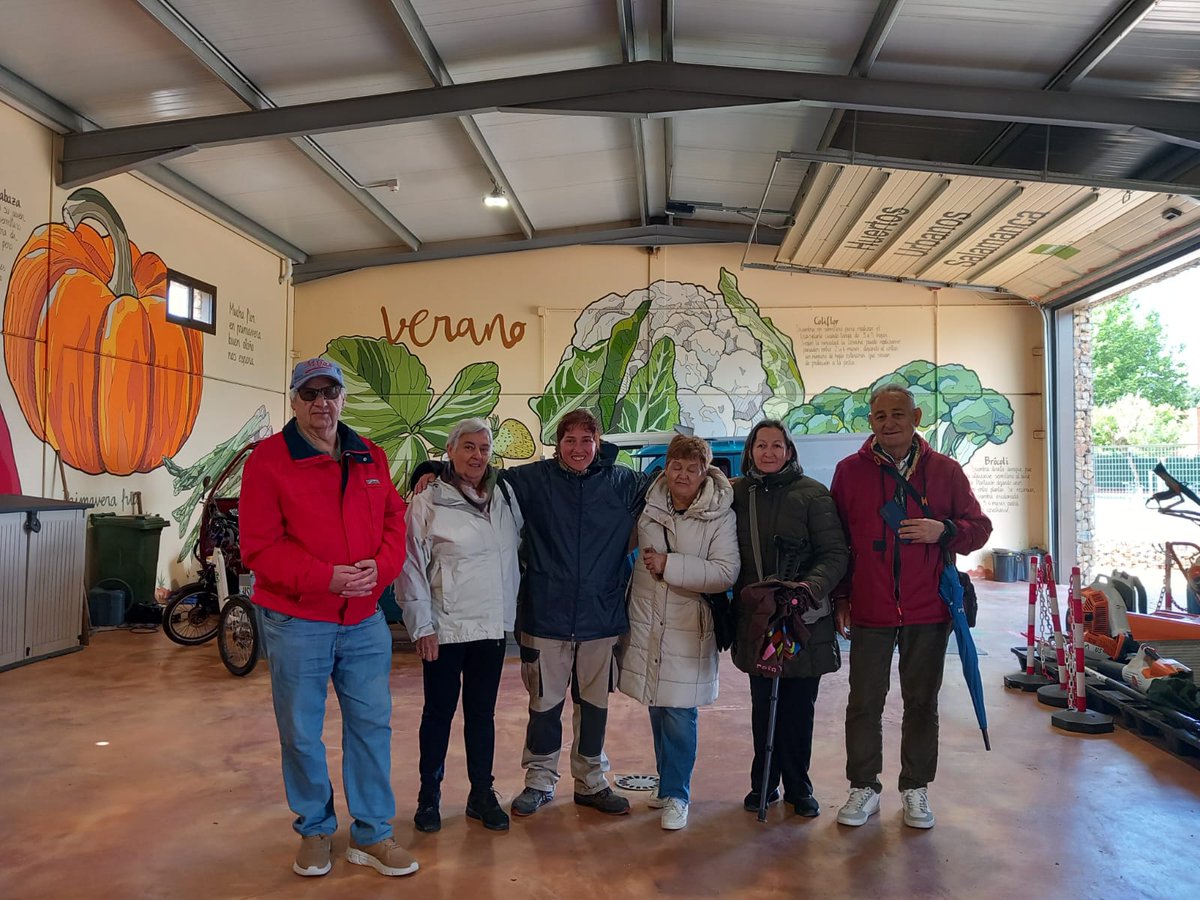 acompasal's tweet photo. 🗓️¿Qué hicimos en #mayo?

🪴 Visitamos los Huertos Urbanos y la Lonja ASPRODES
📽️Visita-taller de cianotipia en la Filmoteca regional

Dedicamos cafés-tertulia a:

🎨Arte y manualidades
♟️Lógica e ingenio
🎼Memoria musical

En #junio, seguimos acompañando💚

#SalamancaAcompaña https://t.co/stxziH4LFi