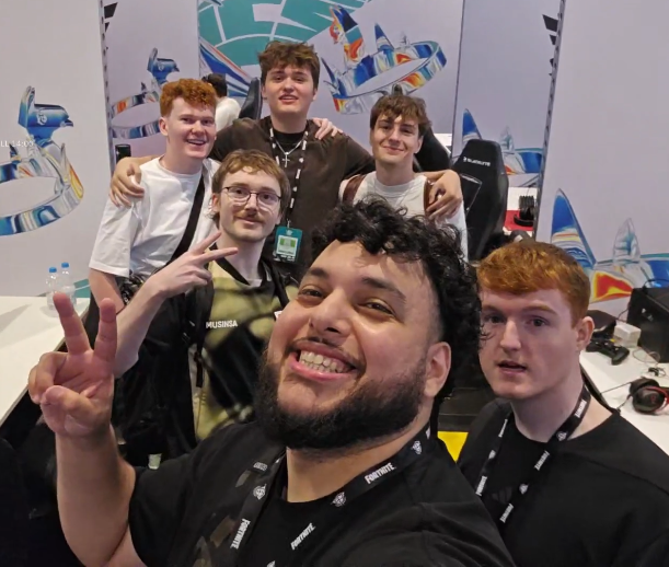 419twizzz's tweet photo. So much history,trios, and ex org mates in one picture🙌

We need more LAN's so we get pictures like this man https://t.co/815EW1D9LW