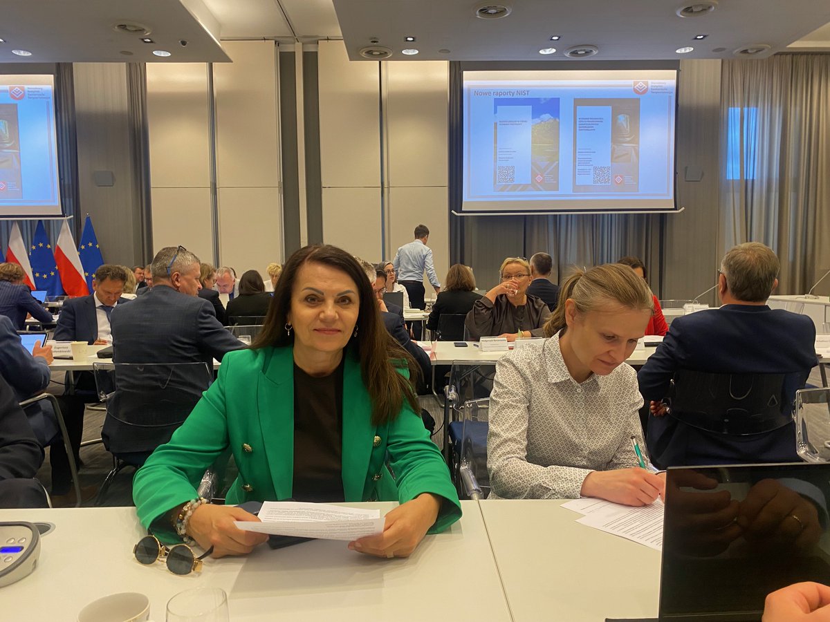 PRegiony's tweet photo. W @MSWiA_GOV_PL  trwa posiedzenie plenarne KWRiST. Z ramienia Związku Województw RP uczestniczą: @WojciechSaluga, Iwona Szurmiej-Lizoń i Rafał Cieślik. W agendzie https://t.co/AAFMAcKhS6. finanse JST, pakiety samorządowe, ochrona ludności, zdrowie, edukacja i cyfryzacja. https://t.co/LvyqveE4JJ