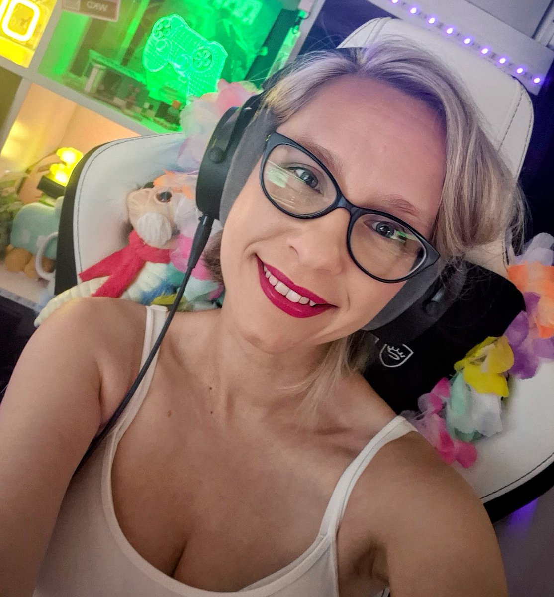 TenaciousDeeX's tweet photo. I have just passed my 5 year streaming anniversary! I'm having a little party stream! I'll be dressing up, playing a mix of community games like DayZ, HLL, Marbles, maybe a drink or 2! So this FRIDAY, 4pm BST till late i'm going live🥳 celebrate with me! https://t.co/PROP0ZXtqR https://t.co/oPdDssPPTy