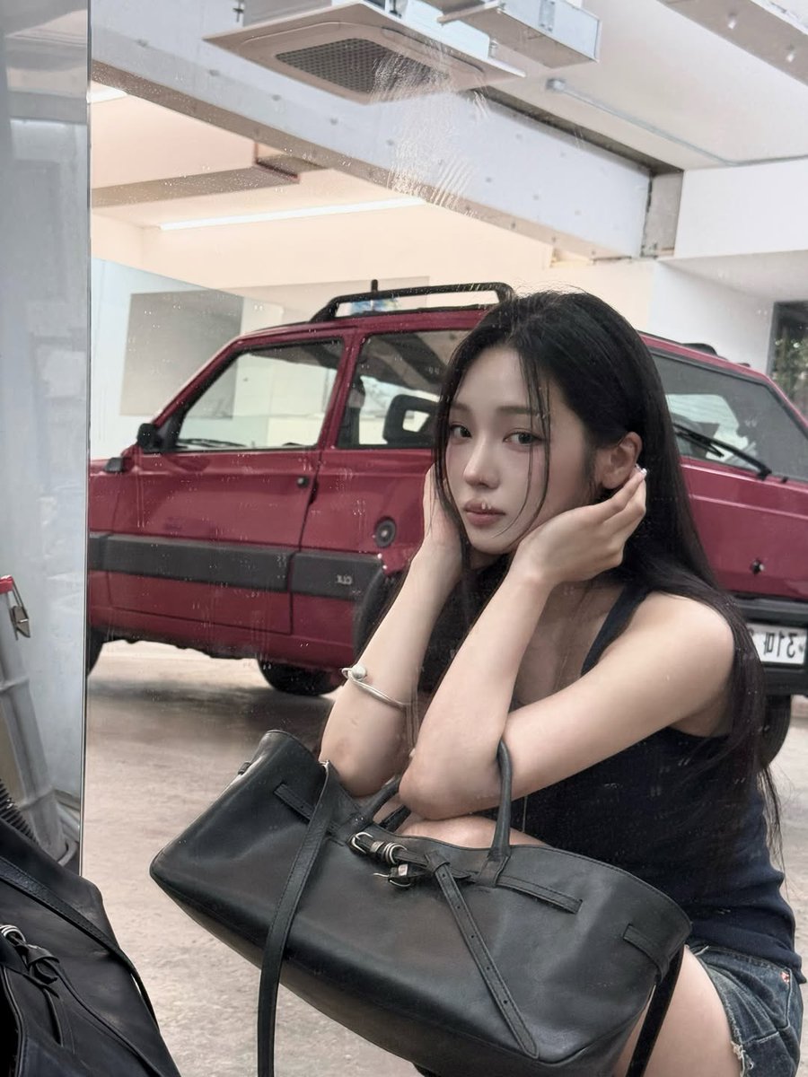 fiq_D_flover's tweet photo. [🐑 rosieline_] -Instagram Update-

It's hot

#노지선 #RohJisun https://t.co/9YqxODbPNv