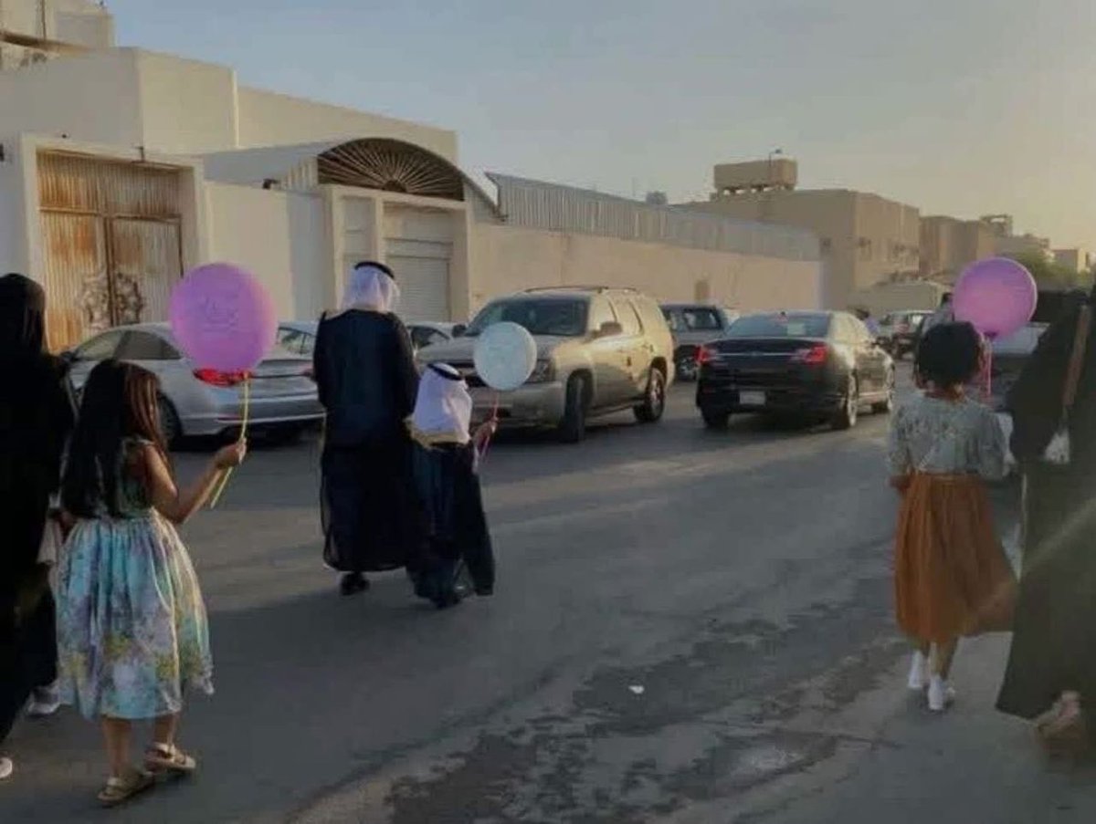 sm_o_22's tweet photo. "يا أبَا بَكر لكلِّ قومٍ عيدٌ، وَهذا عيدُنا"

-سَيّدنا رَسول الله ﷺ.
تقبل الله منا ومنكم صالح الاعمال وكل عام وانتم ومن تحبون بالف خير اعاده الله سبحانه علينا وعليكم باليمن والرضا والبركة 
طبتم هانئين 🩷 https://t.co/Cyql14QgxB