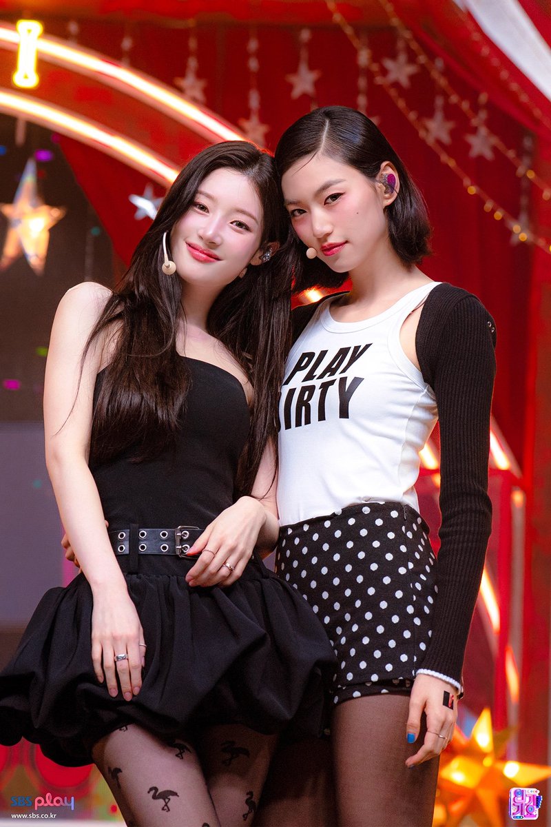 DYxDUCKx808's tweet photo. 인기가요 현장포토 김도연 정채연 🫶🏻 https://t.co/RsanfhrrxS