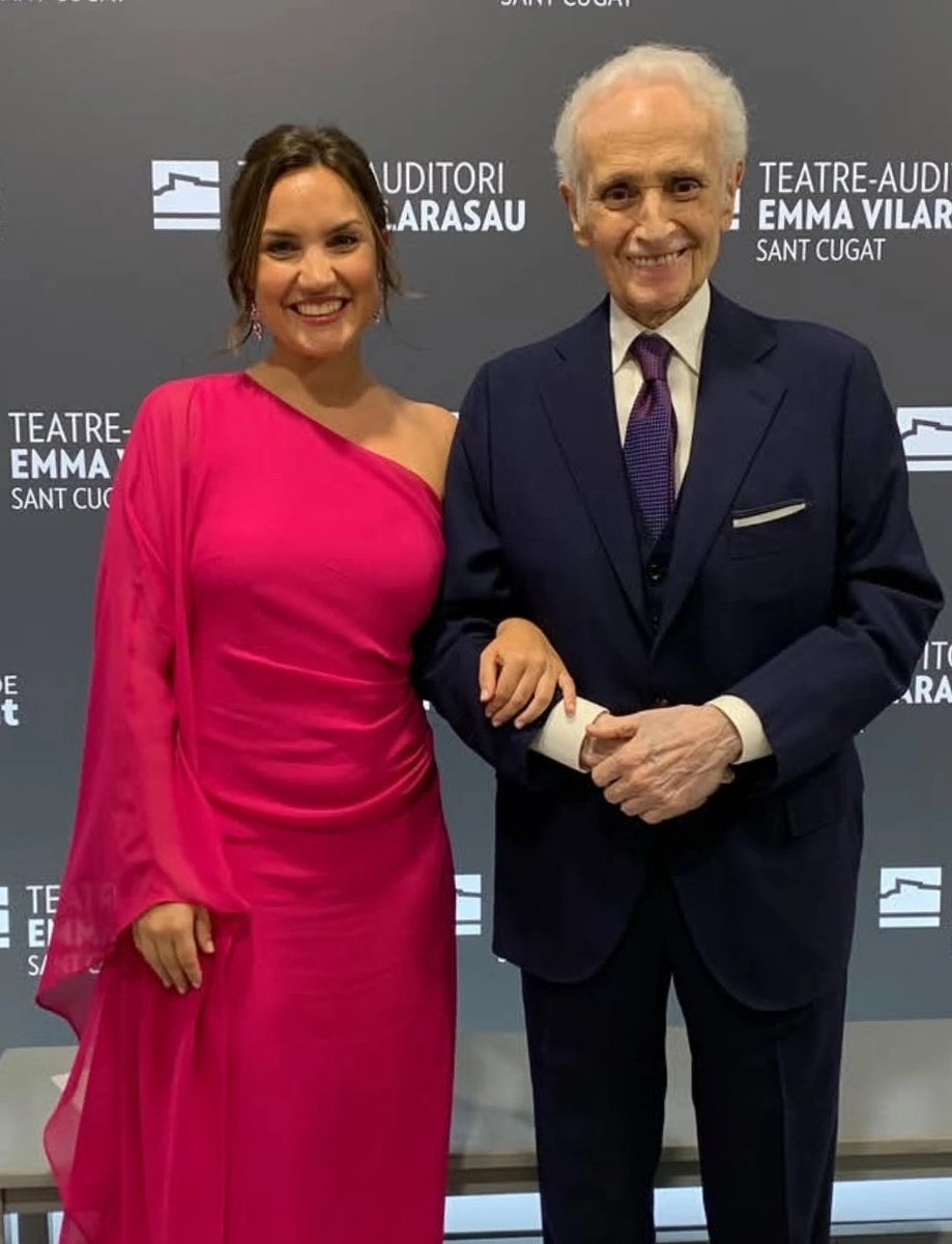 mpinheiro110's tweet photo. Homenajeat i feliç amb qui el va  homenatjar!

🌹Josep Carreras 🌹amb soprano Laura Brasó que també va participar al concert  homenatge organizat per @Aproperafest
I @marcsalatenor
I que deia que 
 la seva  presència va ser un privilegio" 

Enllaç
https://t.co/Q5goGJ20zK https://t.co/ObSRo0fEip