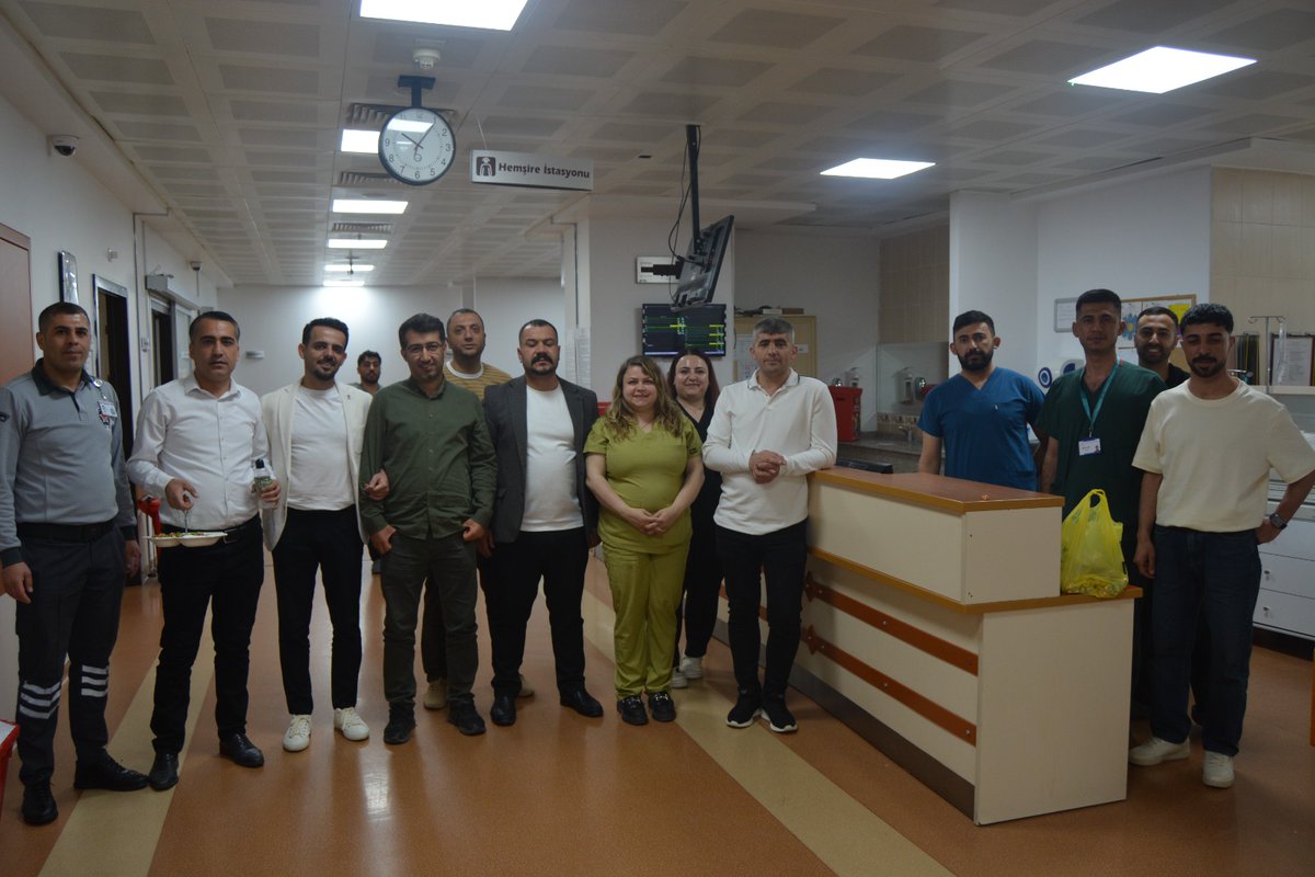 bitlisdh's tweet photo. 🌙 Kurban Bayramı Coşkusu Hastanemizde Paylaşıldı. Başhekim Yard Dr. Musa Vural, İdari ve Mali İşler Müdür Vekilimiz Gökhan Hakimoğlu ve hastane yöneticilerimizin katılımıyla hastanemizde görev yapan sağlık çalışanlarımız ile hasta ve hasta yakınlarımızın Kurban Bayramı kutlandı https://t.co/z0zNAXJAq0