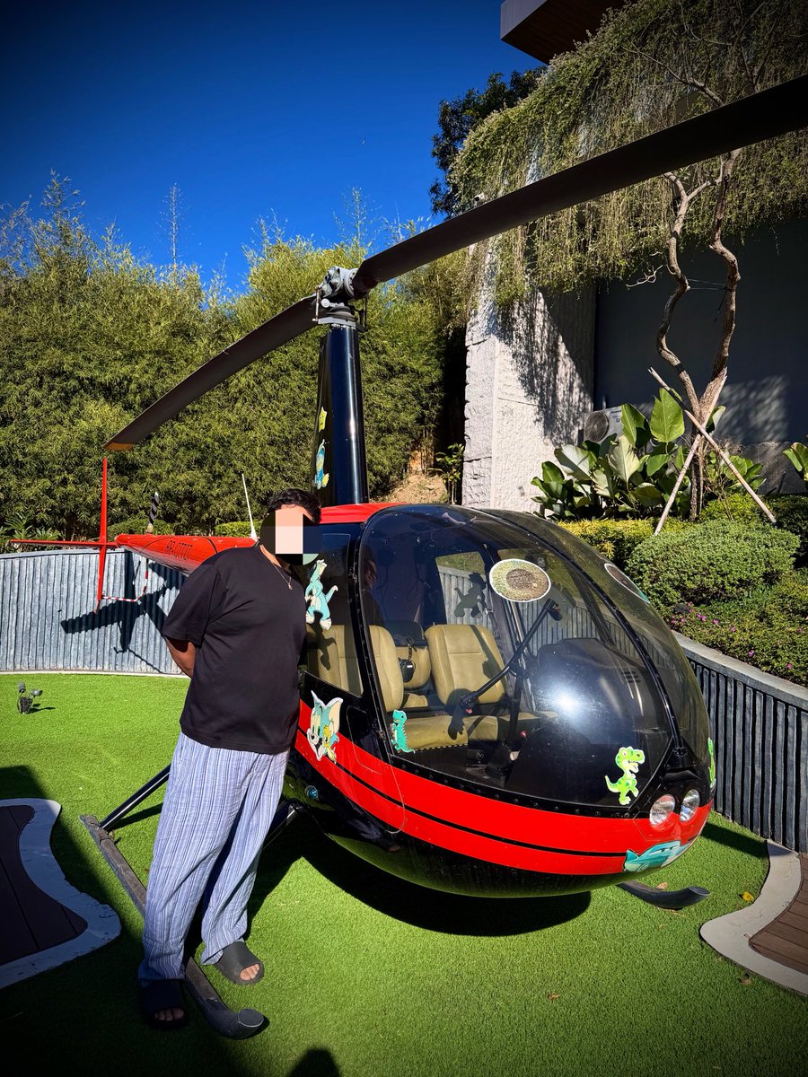 MMcgomery's tweet photo. At a friend’s playground 🚁 https://t.co/qOkGR5Ub76