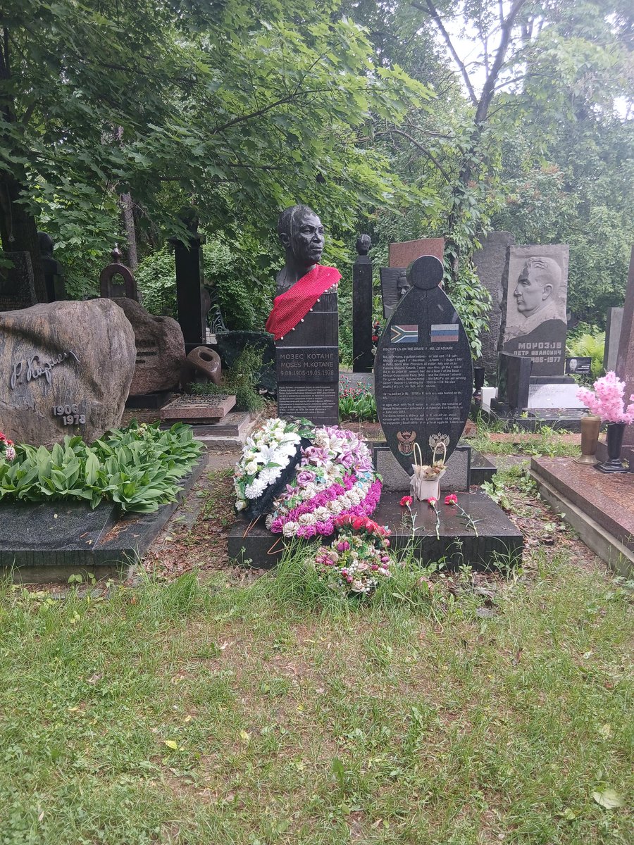 CommunistsKe's tweet photo. The National Chairperson cde @MwaivuKaluka together with the General Secretary of @SACP1921 cde Solly Mapaila and the General Secretary of the @CPSwaziland cde Keneth Kunene laid a wreath at the Grave of J.B Marks, M. Kotane and D. Jones former leaders of the @SACP1921 in Moscow. https://t.co/qDVqnPNe5r