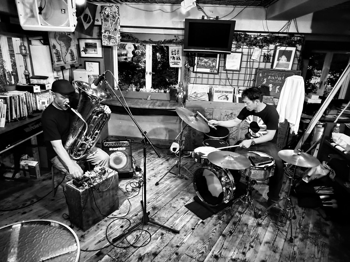 kanaminha's tweet photo. 【BOILERZ】
今夜19時半より
BOILERZ ライヴです!
高岡大祐 tuba
ワタンベ ds
#takaokadaisuke
#watanbe
#boilerz https://t.co/Bww7kts3jz