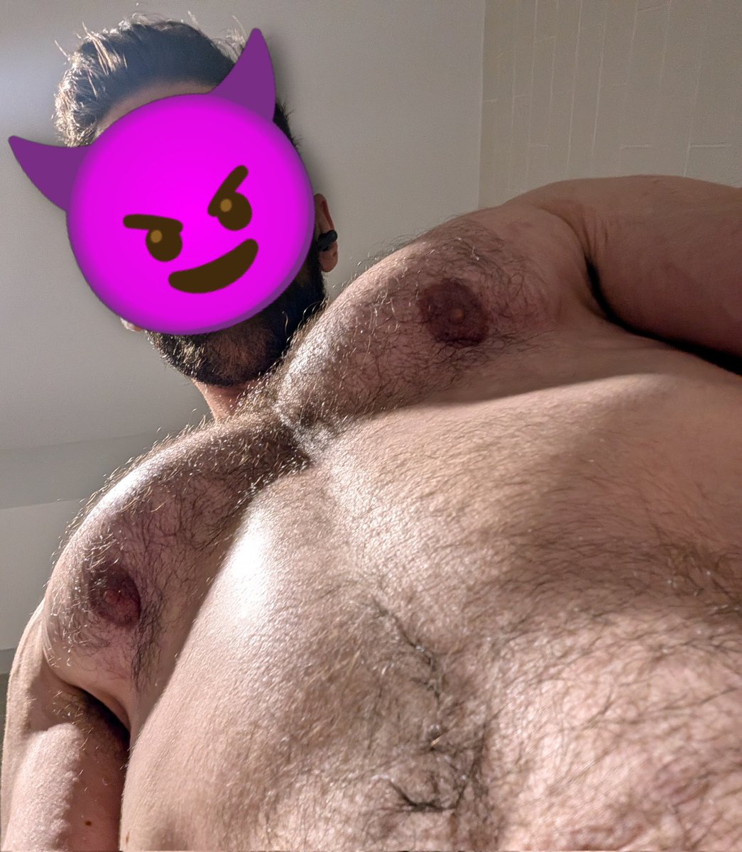 MuscleFantasy18's tweet photo. How's the view down there bro? https://t.co/X7QyWIUuKM