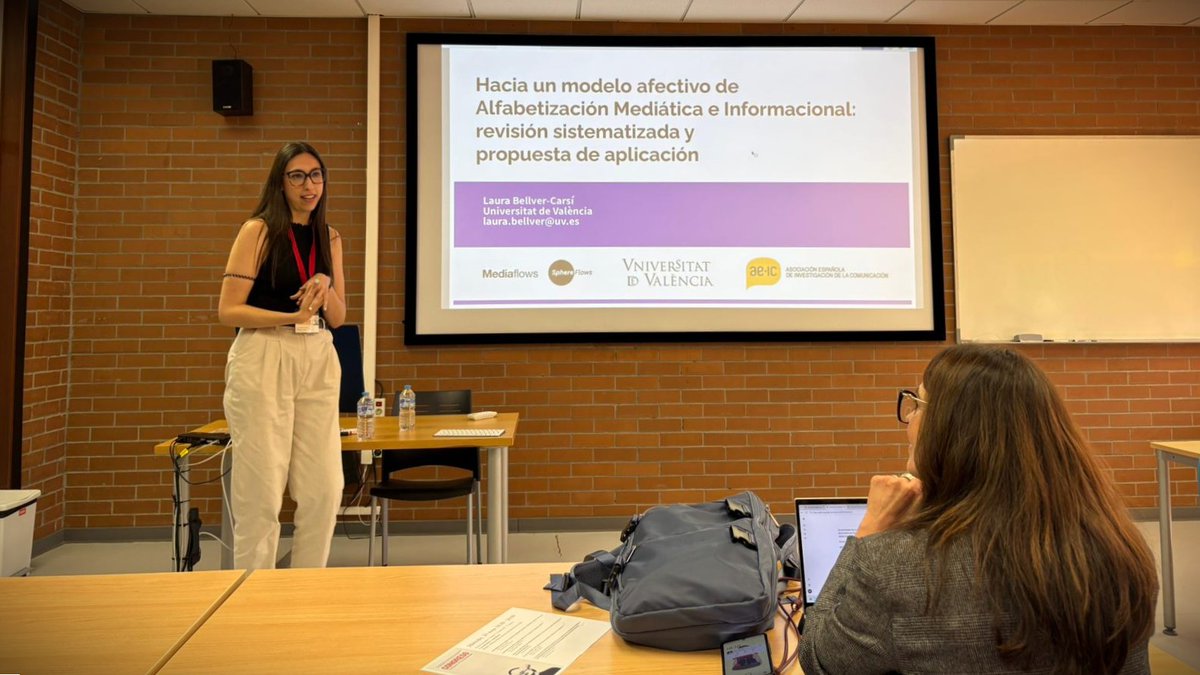 grupomediaflows's tweet photo. Parte del equipo #MediaFlows ha participado en el X Congreso Internacional de la @ae_ic_com celebrado del 19 al 22 de mayo en el campus de la @uvigo en Pontevedra. Un espacio idóneo para reencontrarnos entre compañeros/as, compartir avances e intercambiar conocimiento 🤝🙌👏 https://t.co/gSx88UzpnI