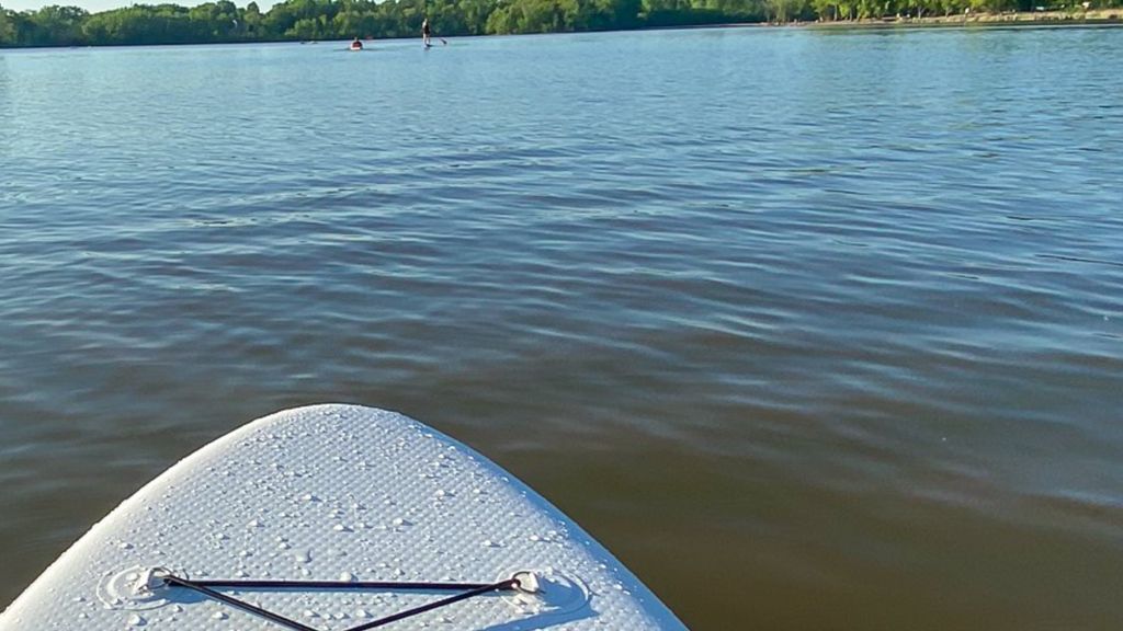 ShiplakeAlumni's tweet photo. Shiplake College is positioned in a beautiful stretch of the Thames. Join us on 6 June 11am - 1pm for a Paddleboard Clean Up to help keep our part clean and tidy for the local wildlife, and light refreshments afterwards. Sign up on Shiplake Connected: https://t.co/CNNd0sL3jE https://t.co/6aYhEeqj6L