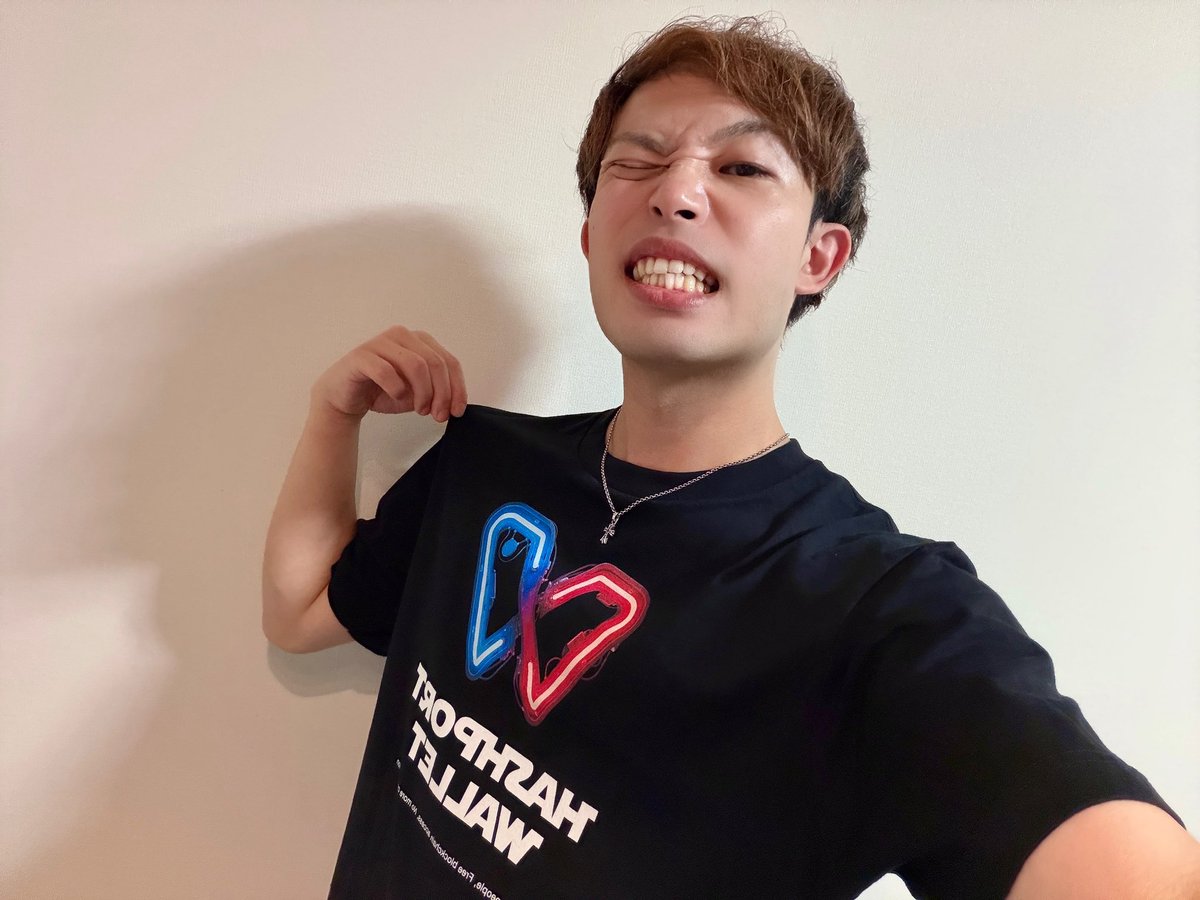 Yamasho_RS's tweet photo. 久しぶりの登場。
昨日PLT Tシャツを着てたら吉田さんがHashPort Wallet Tシャツをくれたので早速着ている🫶
スターウォーズみあってよき。
ありがとです!
#HashPort https://t.co/eQgLUWC4Io