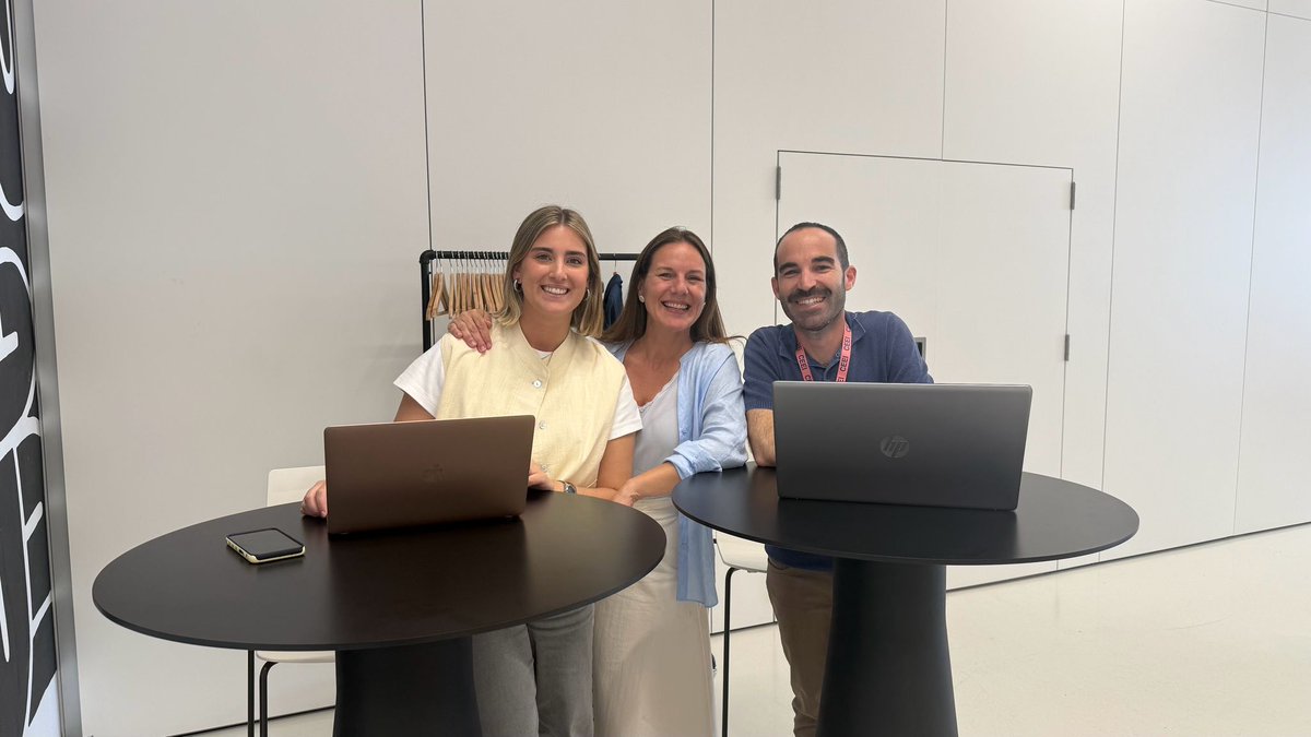 ceeivalencia's tweet photo. La inquietud de trastear y entender qué puede hacer @claudeai nos ha traído hoy a #BiohubVLC 💥

Hoy exploramos con Fran Conejos cómo usar IA para innovar de verdad en marketing y contenidos.

#SOMMOSconnecta #CEEIValencia https://t.co/u8OnCFZ1c3