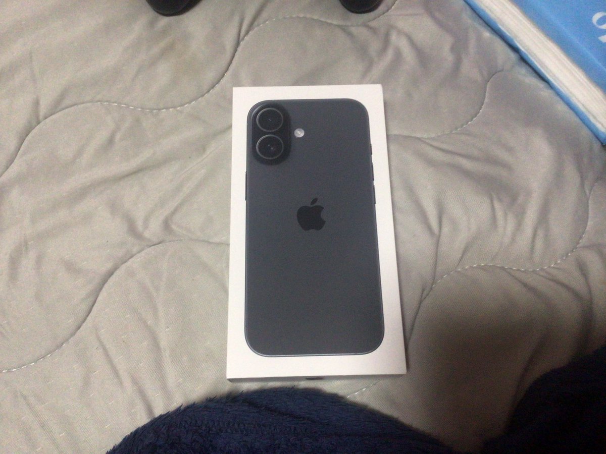 internettomato's tweet photo. スマホ買ってもらった✌︎('ω'✌︎ ) https://t.co/qR0lXLFGUF