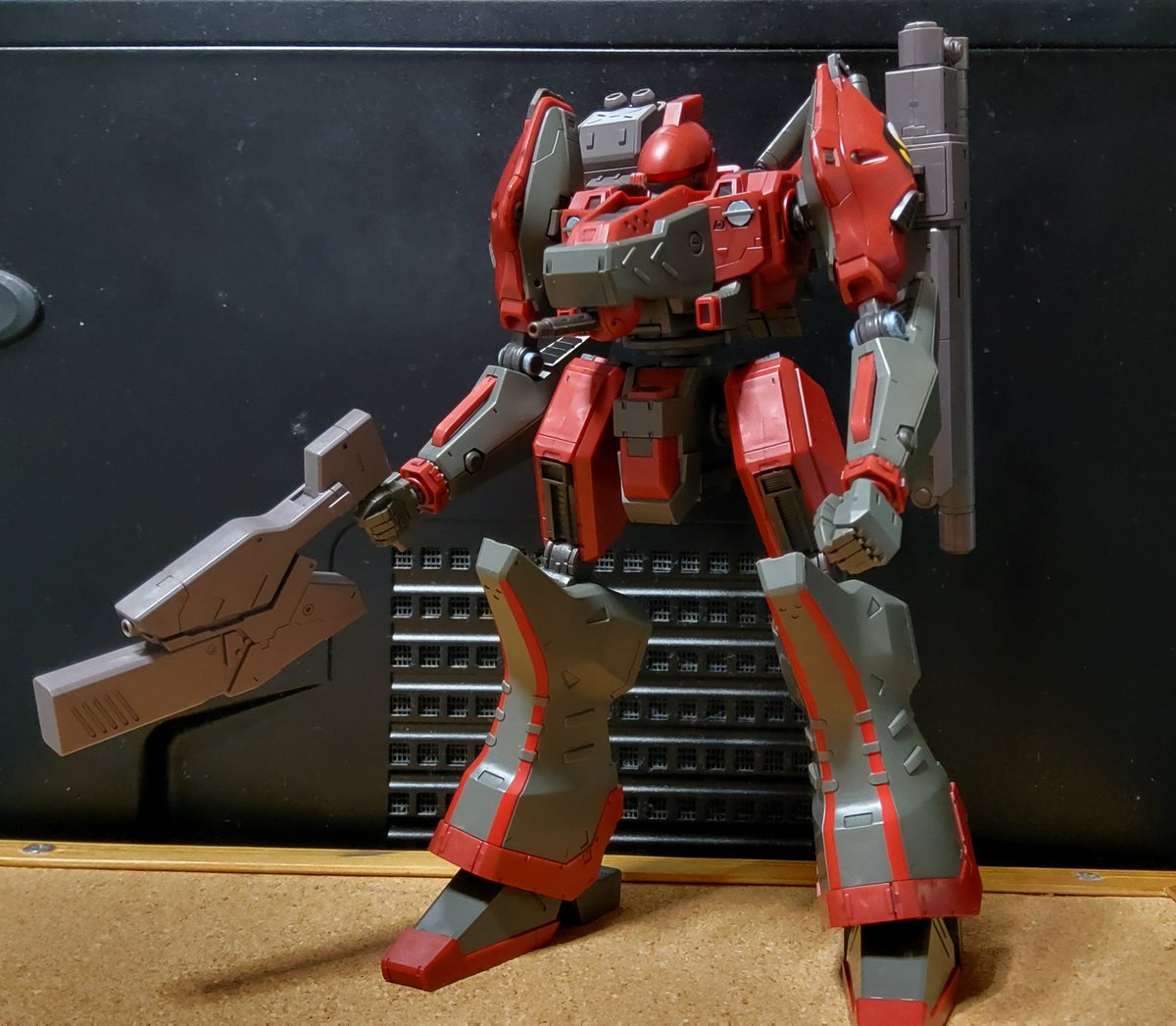 sndm_j's tweet photo. コトブキヤ製ナインボール、色分けされてなかった部分の塗装とスミ入れして完成。
とても格好良い。
組立中、硬めのポリキャップにボールジョイントはめ込むのが結構ギチギチで怖かったのであまり動かさないでおこうw https://t.co/IsqNfPCXaA