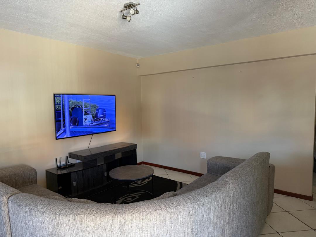 PopawaMaria's tweet photo. Ground floor unit for sale
📍Ishmael Court (Dorado Park)

📌Secured complex✨

Selling at N$940 000.00| Excluding costs💥

🖇️78 sqm

Features:
▪️2 Bedrooms
▪️1 Bathroom
▪️Open plan Fully fitted Kitchen
▪️Lounge
▪️Parking space| Visitors parking 

Levies|Body Corporate N$1 400.00 https://t.co/9IuFgcEXL6