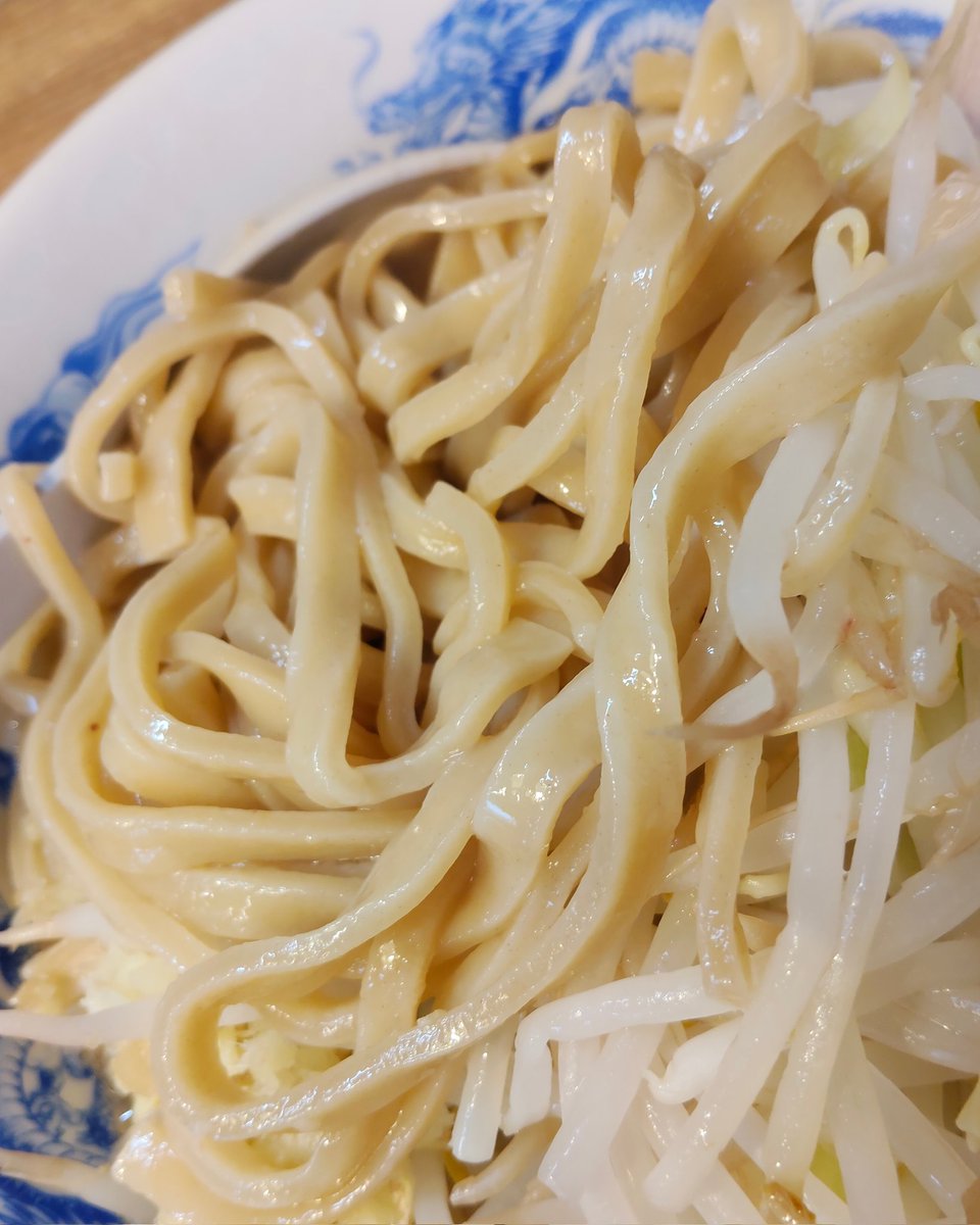 bqra_men's tweet photo. ＃ジャンクガレッジ

🍜 >> ✨
#ラーメン #ラーメン女子 #ラーメン好きな人と繋がりたい
大盛りいっといた 🫣💨
余裕で食べれた 👌✨ww
美味しかったです 😭💕
麺かきあげたときの 小麦の香りとか 本当に 食欲増す 😳👍💨最高です 💯✨ https://t.co/7FDbCLFG9r