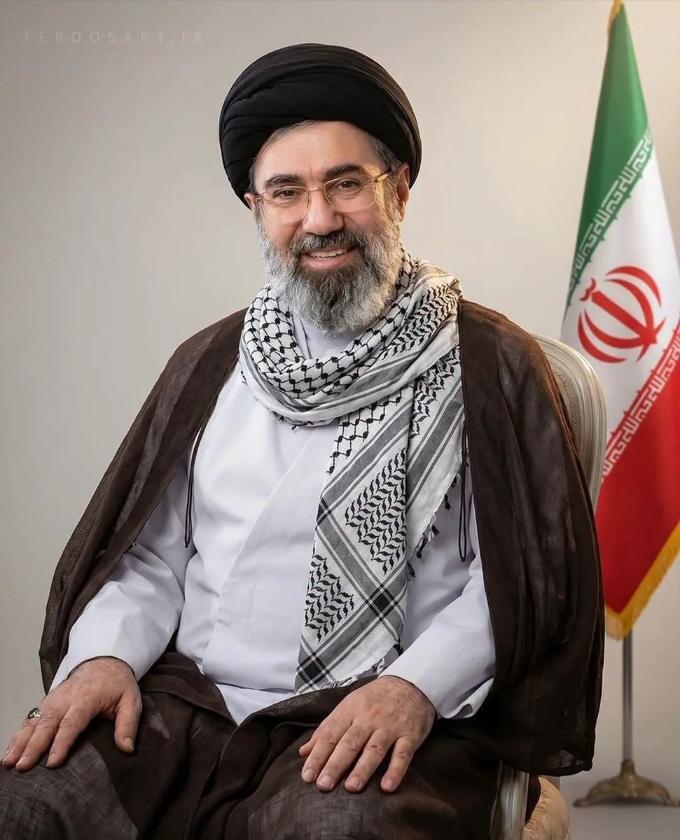 farkhaei2022's tweet photo. نوای زیبای مردم در شب #عید_قربان در میدان انقلاب:
«الله اکبر» پاسخ فرمان سید مجتبی
در عید قربان، جان ما، قربان سید مجتبی

#لبیک_سید_مجتبی https://t.co/lz5Ix986fy