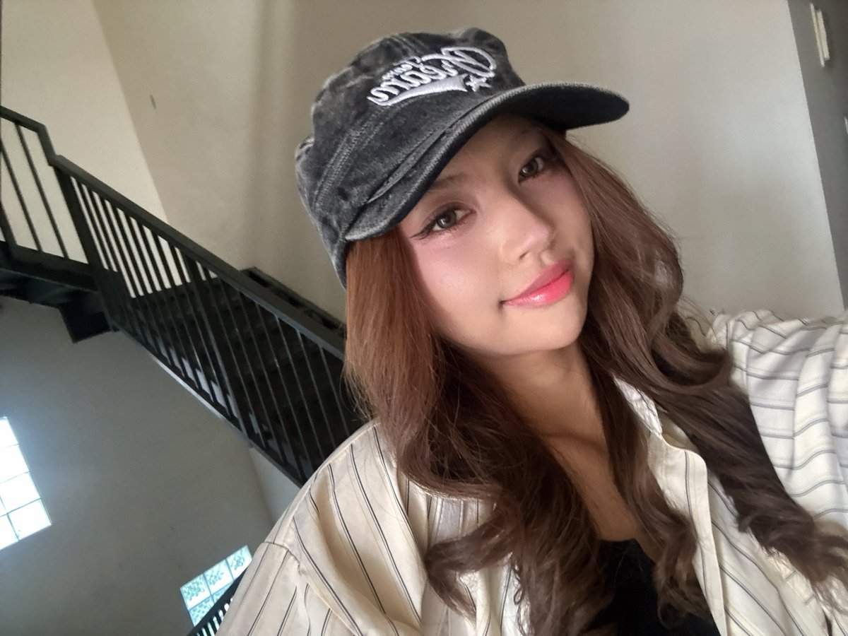 エリ Helisma Putri tweet media