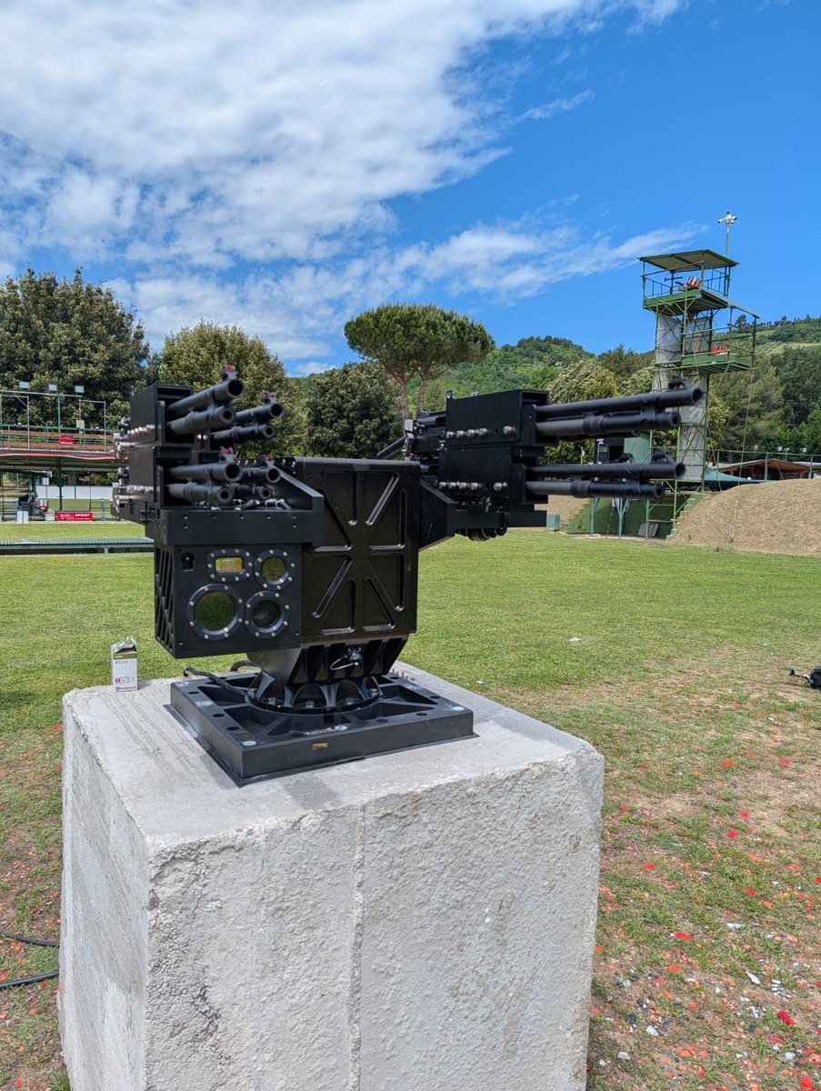 NichoConcu's tweet photo. Beretta and DUALEE (ex ELSEL/Elettronica Melara) recently showcased a new version of the LIVET RWS for the C-UAS role. This version is equipped with 8 Benelli Drone Guardian M4's. The LIVET (Light Vehicular Turret) was previously showcased with a 50 cal and 40mm grenade launcher. https://t.co/QmwEn1NcxZ