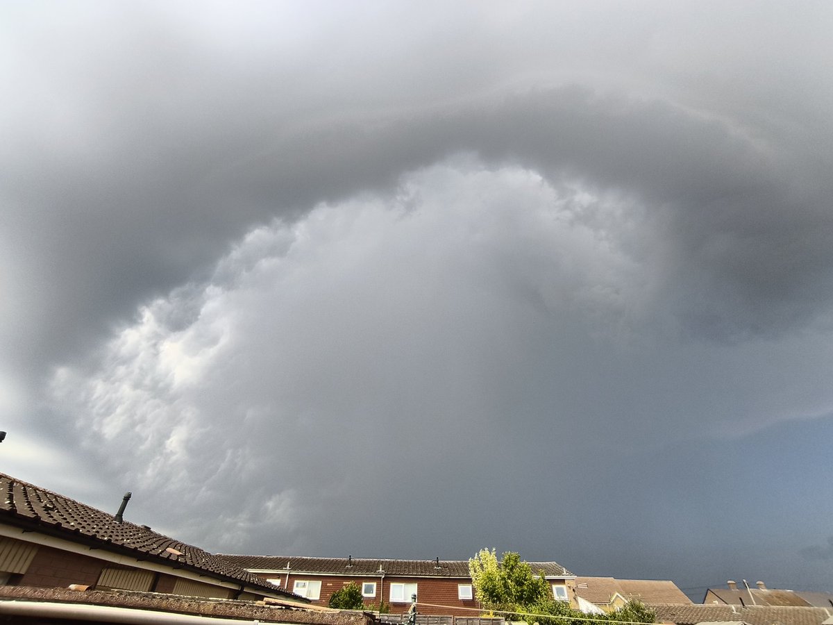 strangequark77's tweet photo. One of the most photogenic thunderstorms I've seen in a long time. Biggleswade in Bedfordshire.
@liamdutton @ChrisPage90 https://t.co/wDO4VG8bA0