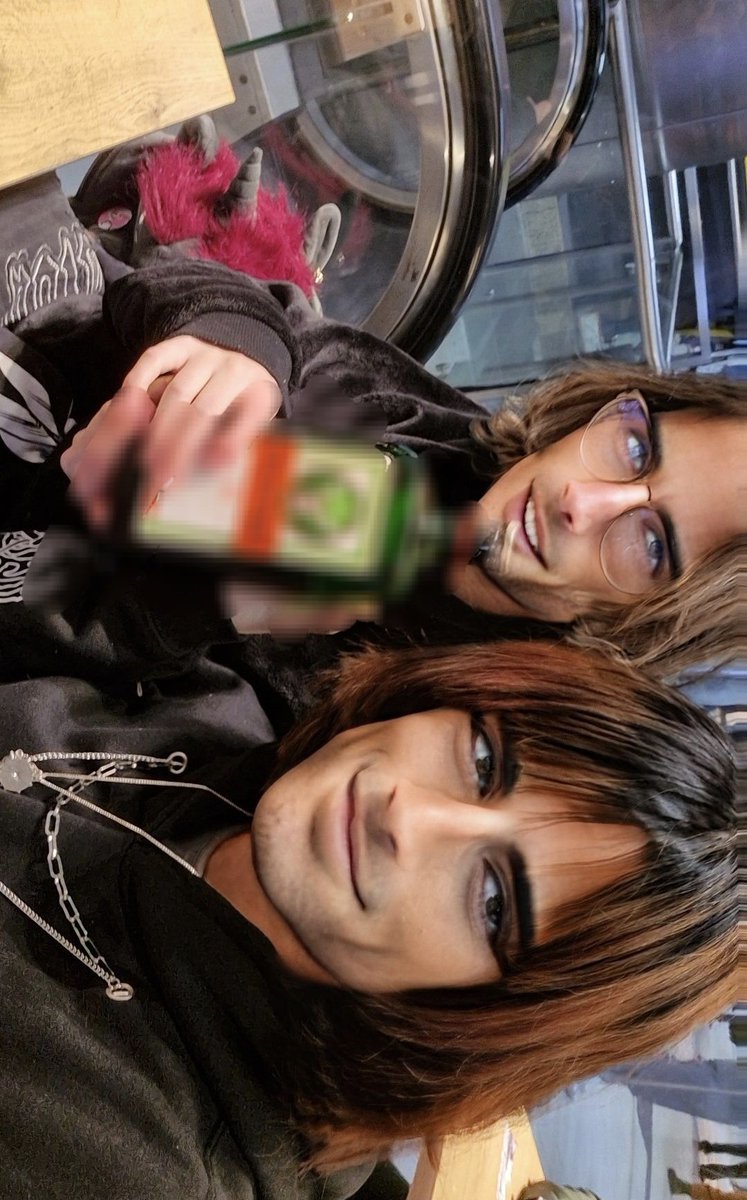 deathbl00dd's tweet photo. Me am twin drinking alcohol 🖤🤍
#alcohol old photo #drugs https://t.co/uRmhlelORF