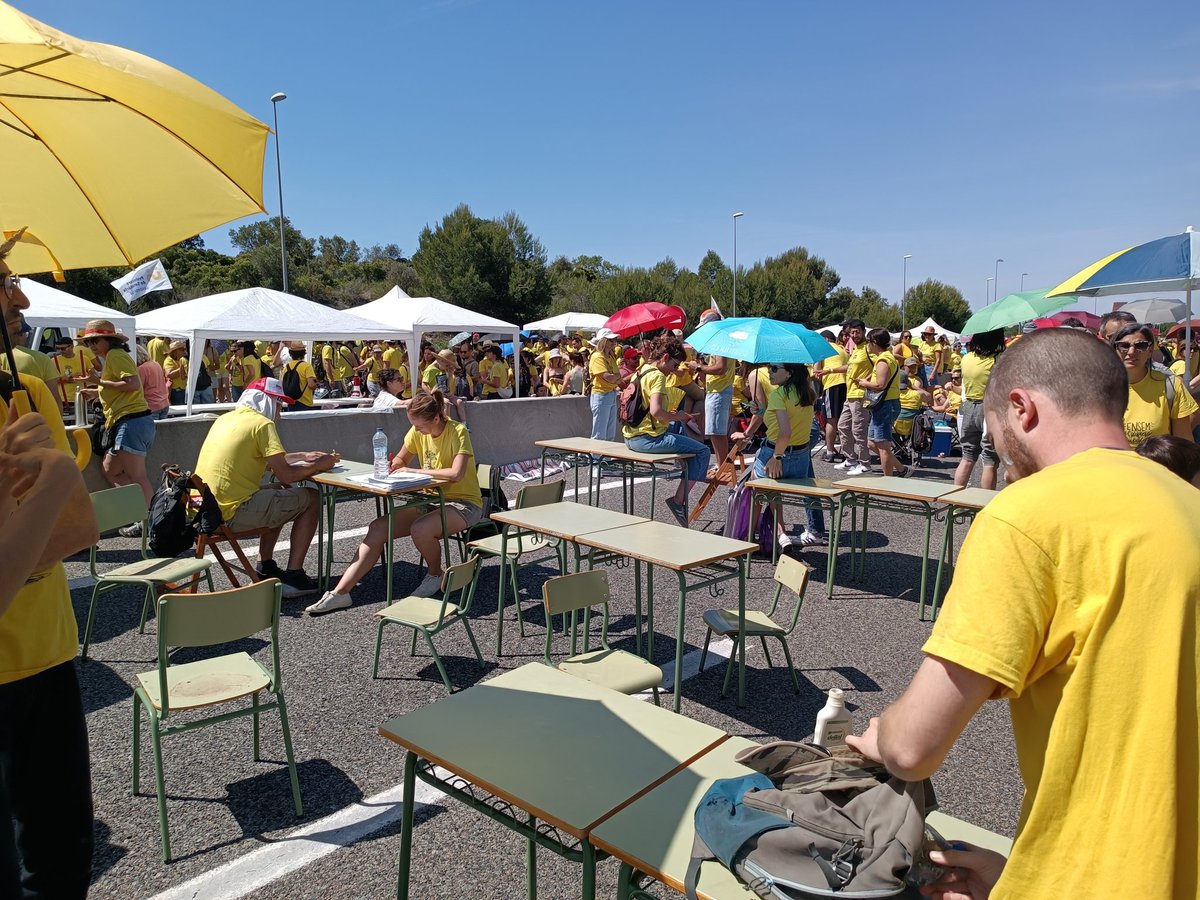 USTECTerresEbre's tweet photo. Classes on the highway!
#DignitatEducativa https://t.co/dT6xpzaECA