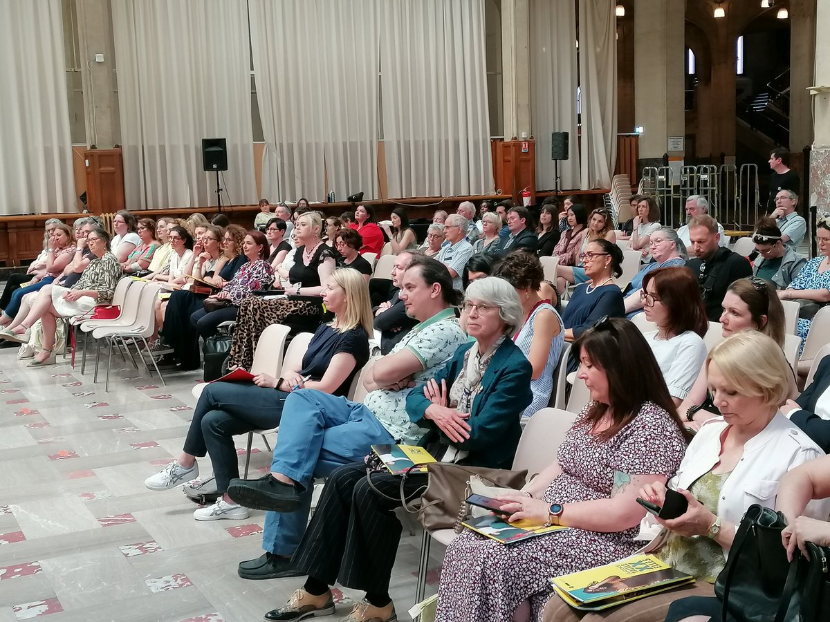 JulienPoix's tweet photo. Lancement en mairie de @lillefrance de l'événement "Les sciences taille XX elles". Venez découvrir l'exposition au Parc Jean-Baptiste Lebas de #Lille qui présente les portraits de femmes engagées pour la science 🔬 https://t.co/rqjyqWoYkp