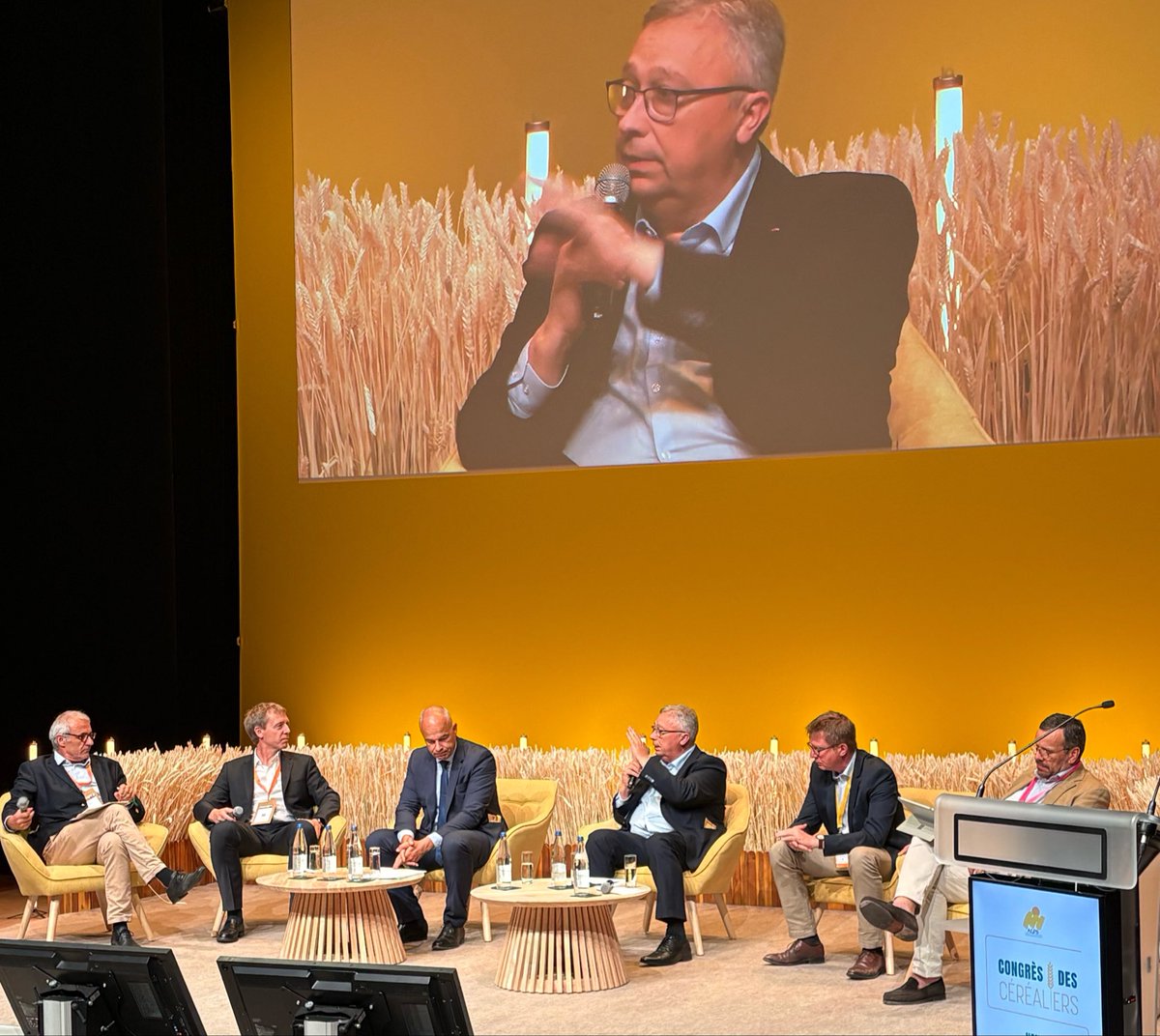AGPB_Cerealiers's tweet photo. 🚨🇫🇷 Grandes cultures : relever la tête ensemble.

@FNSEA,  @AGPB, @AGPM, @CGB, @FOP et @UNPT réunies à Nancy face à l’urgence agricole au #CongrèsCéréaliers https://t.co/S3HfijOK41
