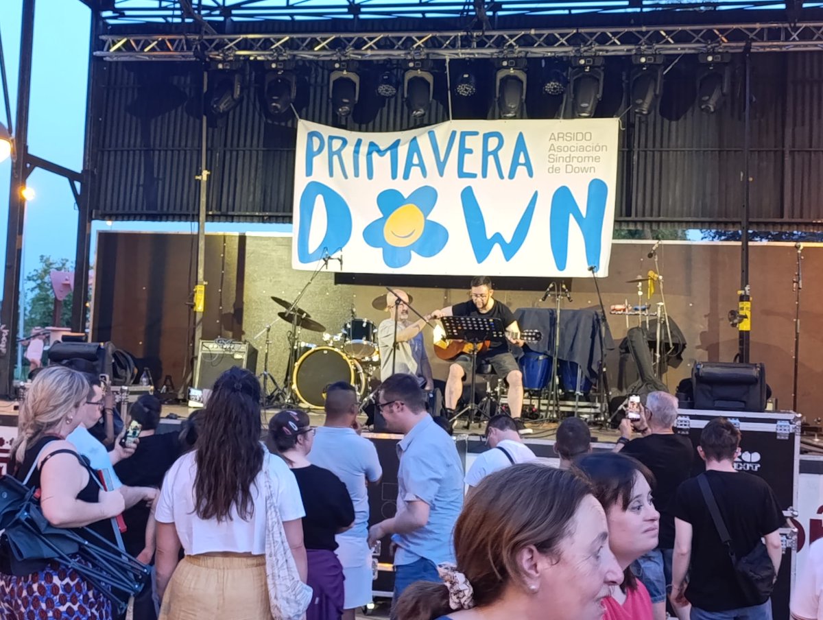 AssaiPiuMusica's tweet photo. El pasado sábado tuvimos el honor y el privilegio de colaborar en la fiesta de Primavera Down.
Nuestros alumnos Juan Fuentes y David Hernáez, demostraron y enseñaron a todos los presentes, que tod@s somos capaces de alcanzar metas, objetivos e ilusiones.
GRACIASSSS 🎶❤️ https://t.co/a4VasfpYcg