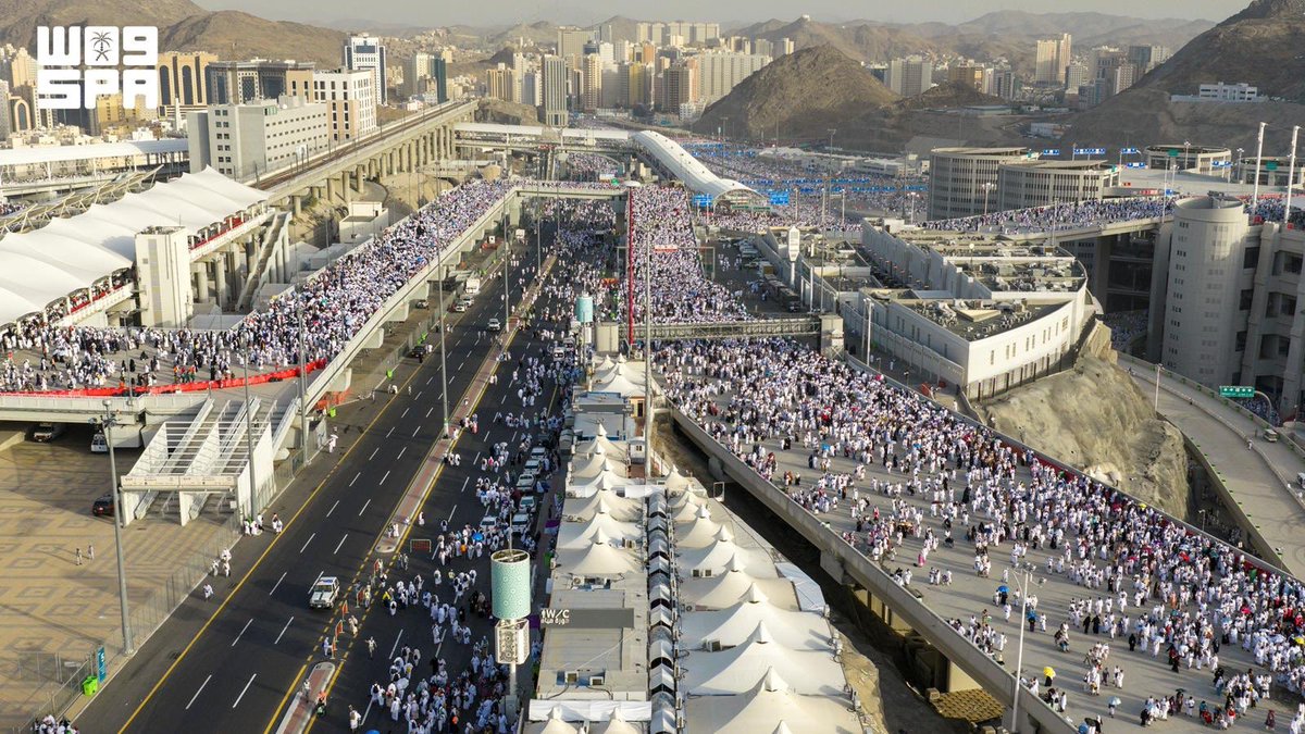 AJELNEWS24's tweet photo. في مشعر منى ..

منشأة الجمرات.. 

قصة نجاح معماري وفرت أعلى معايير الأمان والانسيابية بطاقة 300 ألف حاج في الساعة.

🇸🇦🇸🇦 https://t.co/CUbH1bT0LJ