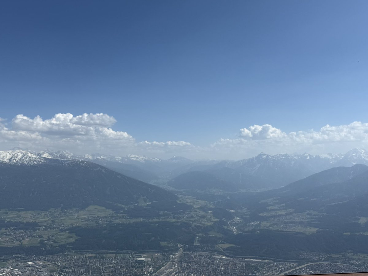 ashnfell's tweet photo. Late Date 4 in Europe: Culinary and Culture tour in Innsbruck AS WELL AS adventure to the top of Innsbruck <3 https://t.co/3QWfjBvJBd