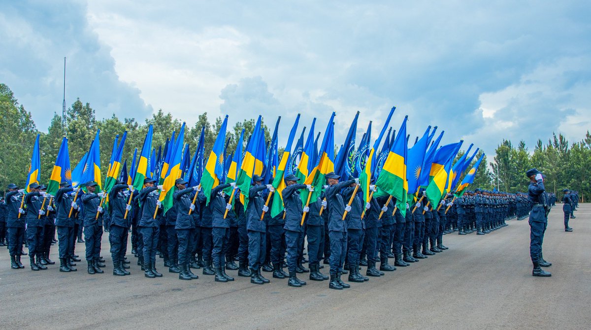 JustinNsengima's tweet photo. Le peuple rwandais exprime ses remerciements à la @RwandaPolice 👉 Merci pour la loyauté et un service d'excellence👏👏👏👏

Alors que la Police Nationale Rwandaise (RNP) célèbre le 25è anniversaire de sa création en 2000, la formation a constitué l'un des domaines de développement les plus importants.