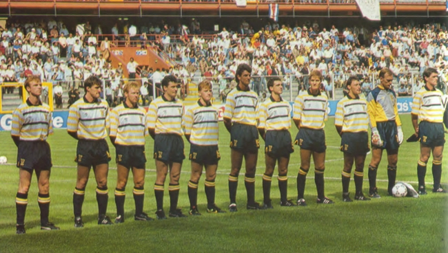 brazilegend100's tweet photo. 1990 World Cup @ScotlandNT line up for their opening game against Costa Rica @scottishkits2 @BeerhuntersTA https://t.co/PTMLhDwpld