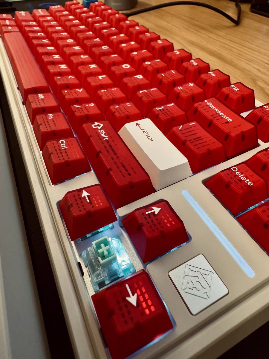sikakeyb's tweet photo. Red keycaps on the HM80 actually look kinda insane
Have you swapped the keycaps on your HM80 yet? 🤔
#Sikakeyb #CustomKeyboard #HM80 #KeyboardCommunity https://t.co/yLSMVowROd