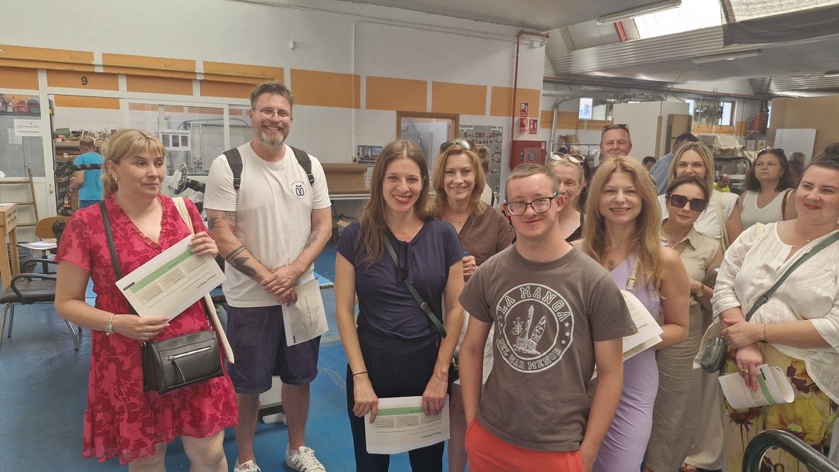 FPersonas's tweet photo. El pasado viernes 22 de mayo las instalaciones del complejo asistencial de @FPersonas en La Lastrilla,  recibieron una Delegación representativa de un grupo de entidades de  carácter social procedentes de Polonia integrada por 17 personas. 
🌐https://t.co/7ei6zvrQta
#diversidad https://t.co/Fp8iDBgH78