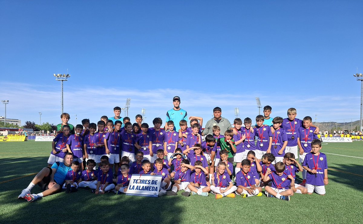 Torres_edf's tweet photo. La  @Torres_edf  fue protagonista de la gran fiesta del #deporte y del #fútbol en el centro deportivo https://t.co/xVn11xVs15 del torneo clausura 2025-2026 de @Alcala_Deporte

‼️ EMOCIONANTE Y ESPECTACULAR jornada la que disfrutaron  🟪⬜️ ‼️ 👏👏
@Ayto_Torres #GasoleosTorres https://t.co/OdxHc8Dq1Q
