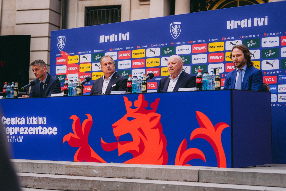 EmbaMexChe's tweet photo. En  conferencia de prensa conjunta con la Federación Checa de Fútbol, durante la presentación de la lista preliminar de jugadores checos 🇨🇿 convocados para la Copa Mundial de la FIFA  🇲🇽 🇺🇸 🇨🇦 https://t.co/DqV9FoeM9M
