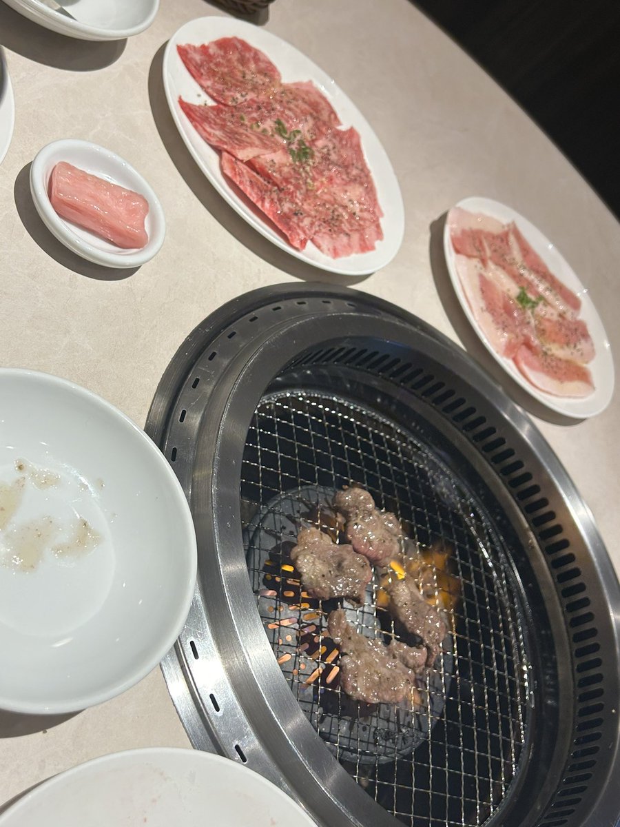fg_haruna_'s tweet photo. 焼肉食べたい気分🥩

美味しい物食べて元気チャージして全力笑顔で☺️

今日もまだいます💘 https://t.co/HosJHirHpi