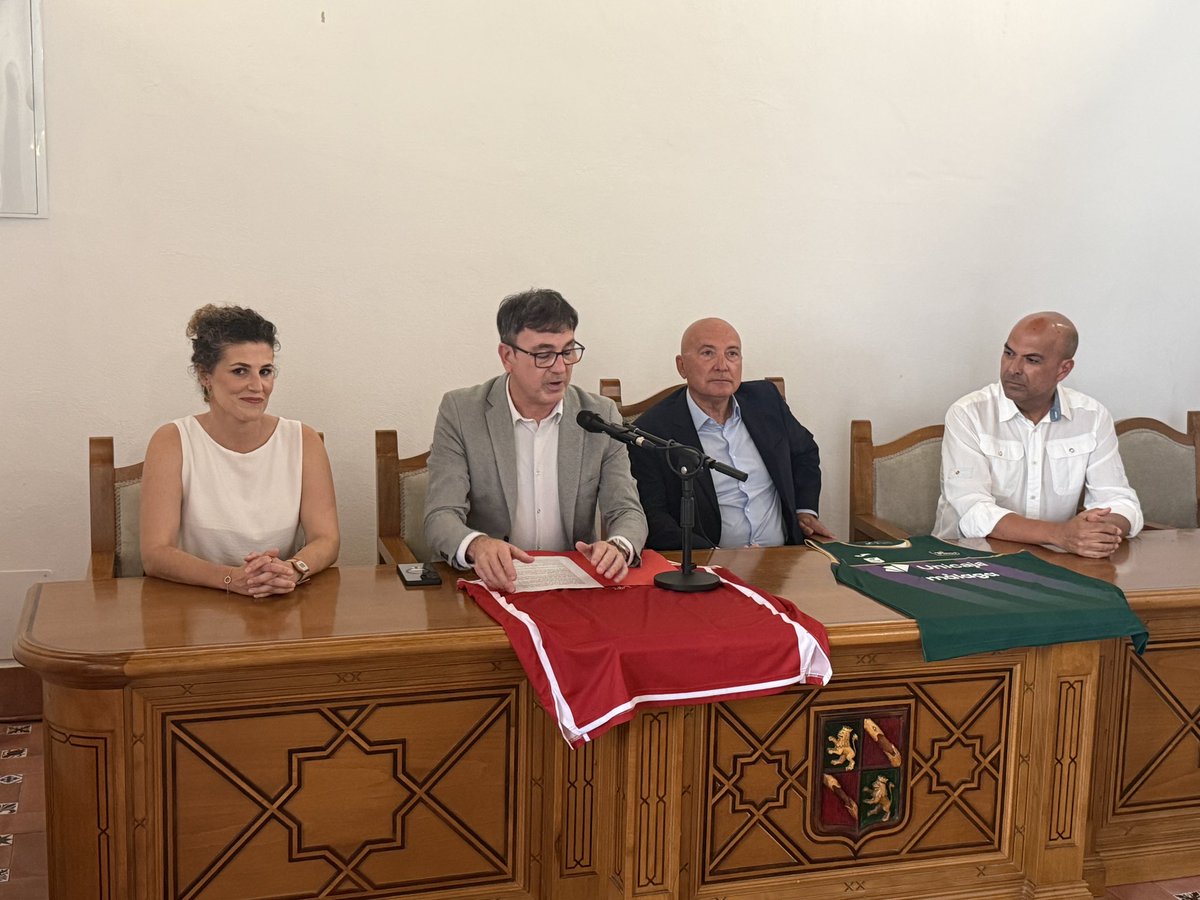 PatronatoJ's tweet photo. 🤝 Acompañamos al @jaen_cb en la firma del importante acuerdo de colaboración suscrito con el @unicajaCB , un grande de este deporte 🏀 

El objetivo es fomentar y poner en valor el talento de los jugadores y jugadoras de la provincia y el crecimiento de ambas entidades https://t.co/pjjjpoUVa6