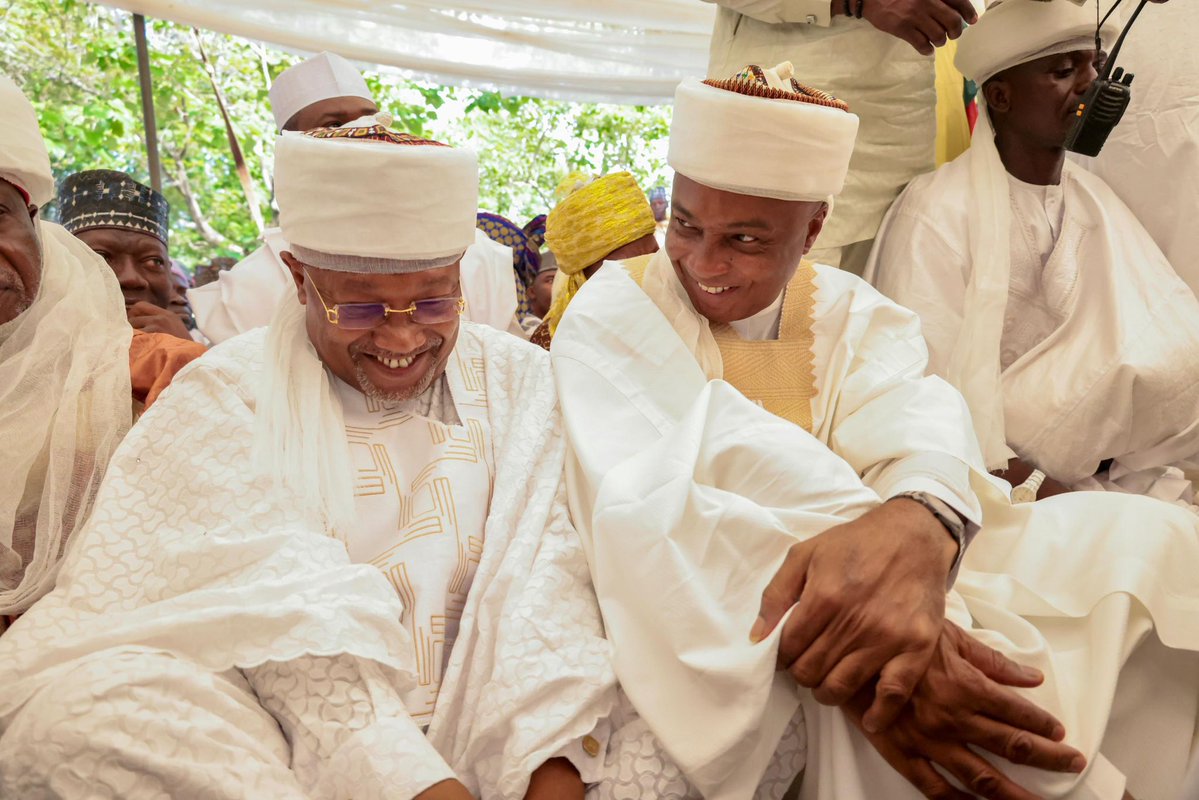 SBKforgovernor's tweet photo. Today, Engr. Suleiman Bolakale Kawu (SBK) joined our leader, H.E. @bukolasaraki , alongside fellow Muslim faithful at the Ilorin Eid Prayer Ground to observe the Eid prayers🌙✨
#EidMubarak #SBK2027 #GreaterKwara https://t.co/LJGXaocsPe