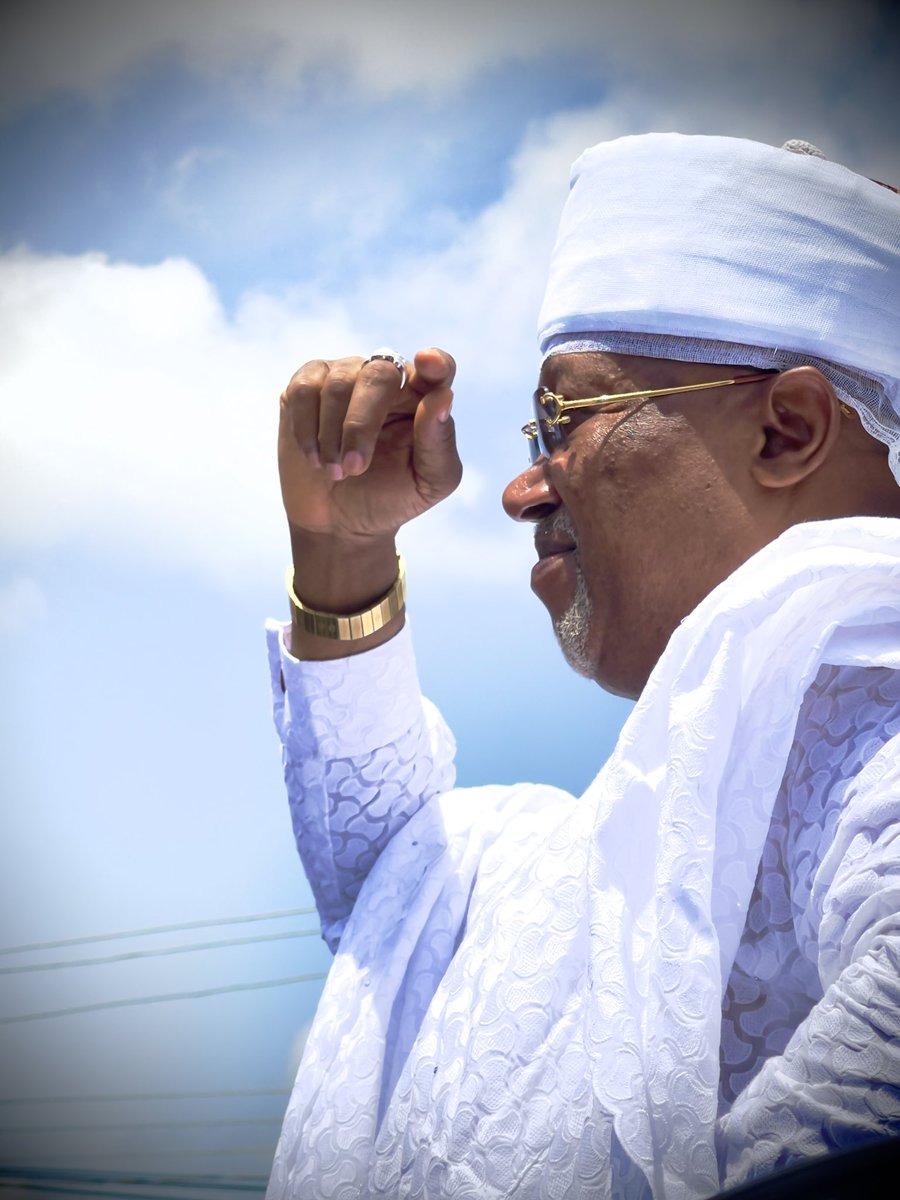 SBKforgovernor's tweet photo. Today, Engr. Suleiman Bolakale Kawu (SBK) joined our leader, H.E. @bukolasaraki , alongside fellow Muslim faithful at the Ilorin Eid Prayer Ground to observe the Eid prayers🌙✨
#EidMubarak #SBK2027 #GreaterKwara https://t.co/LJGXaocsPe
